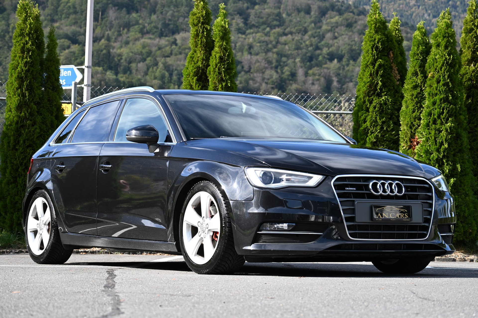 AUDI A3 SPORTBACK 2.0 TDI AMBITION QUATTRO TOP ZUSTAND INNEN AUSSEN WIE NEU AB MFK UND SERVICE-image-0