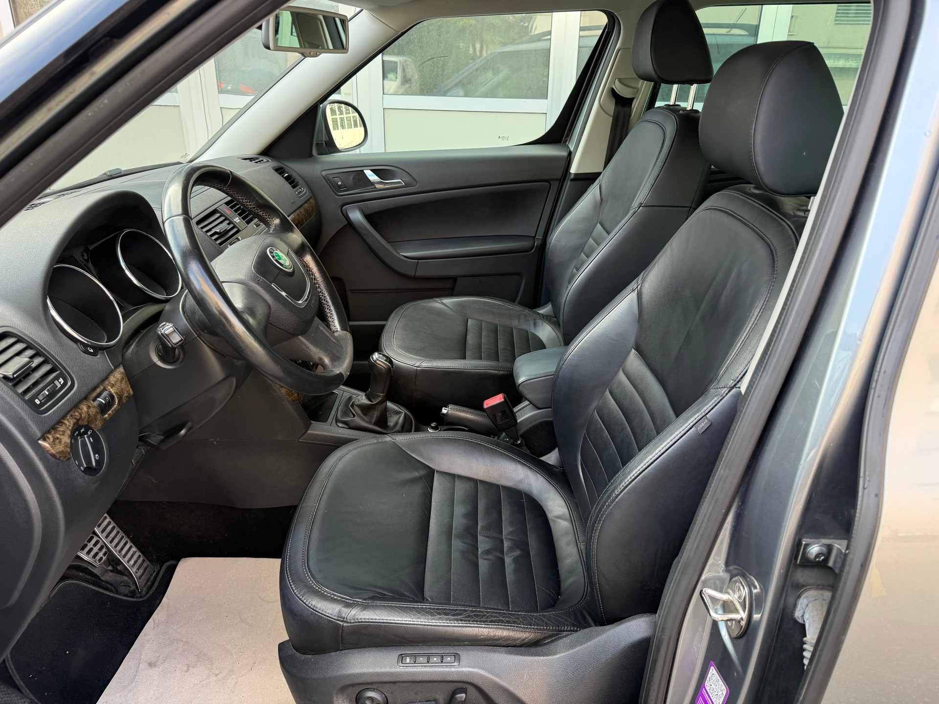 SKODA Yeti 1.8 TSI Clever 4x4-image-5