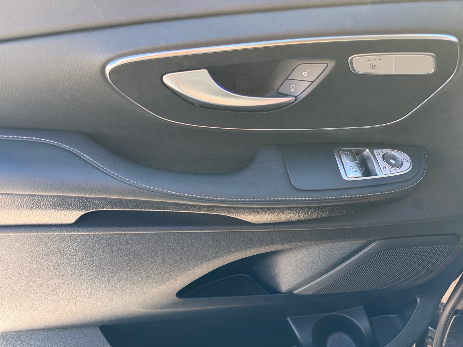 MERCEDES-BENZ V 300 d extralang Avantgarde 4Matic 9G-Tronic-image-10