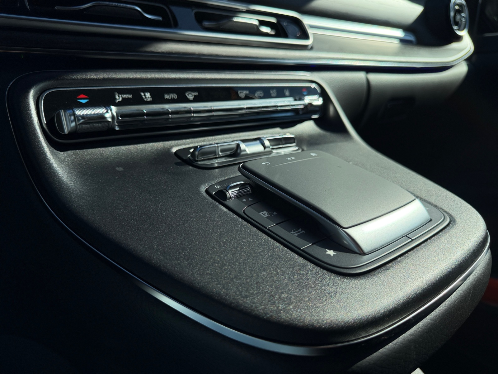 MERCEDES-BENZ V 300 d extralang Avantgarde 4Matic 9G-Tronic-image-19