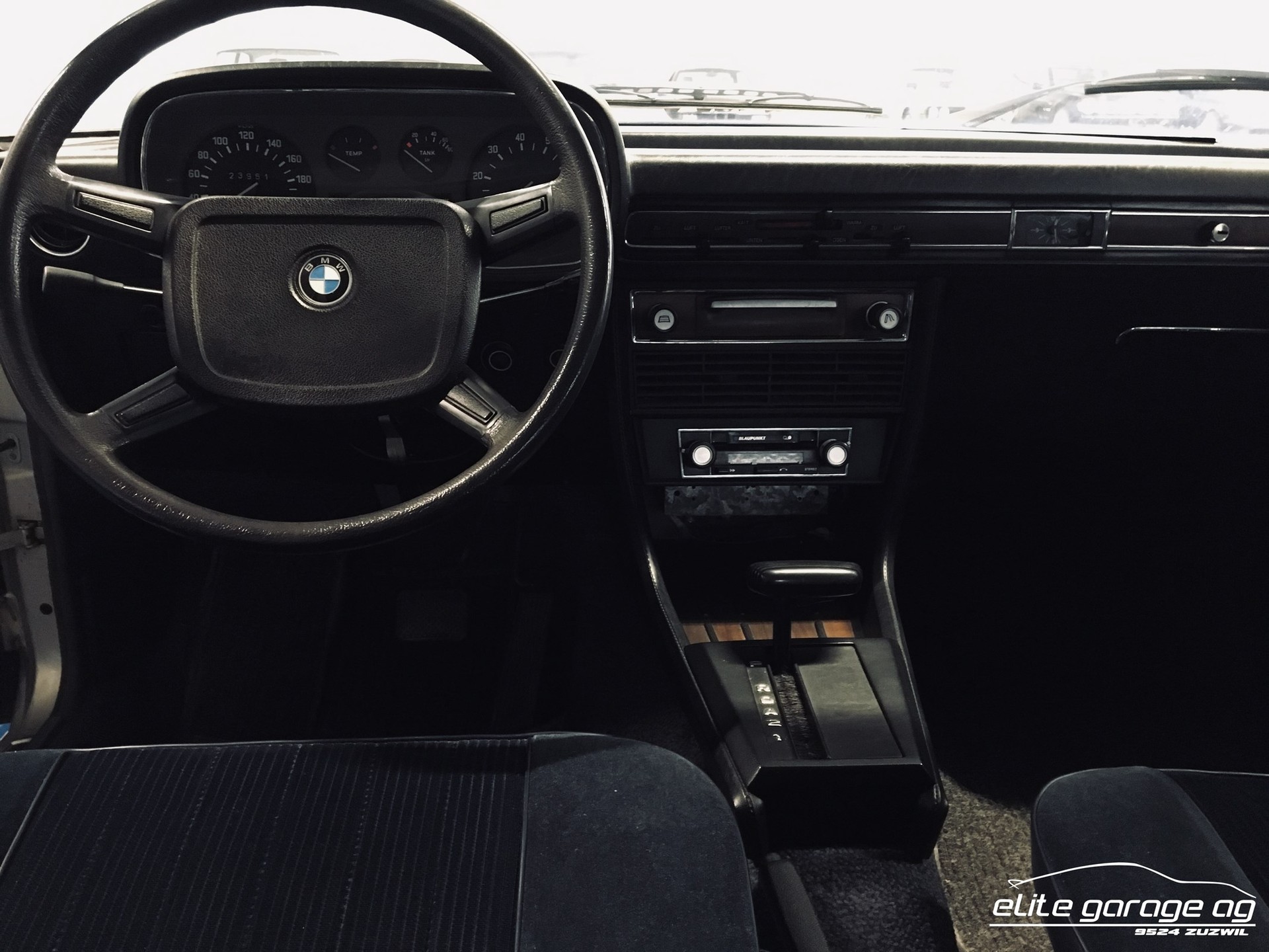BMW 3.0 S-image-11