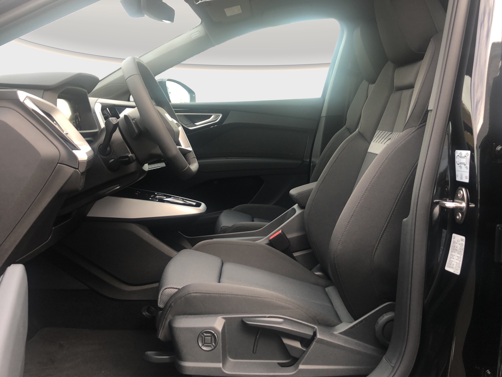AUDI Q4 e-tron 35-image-4