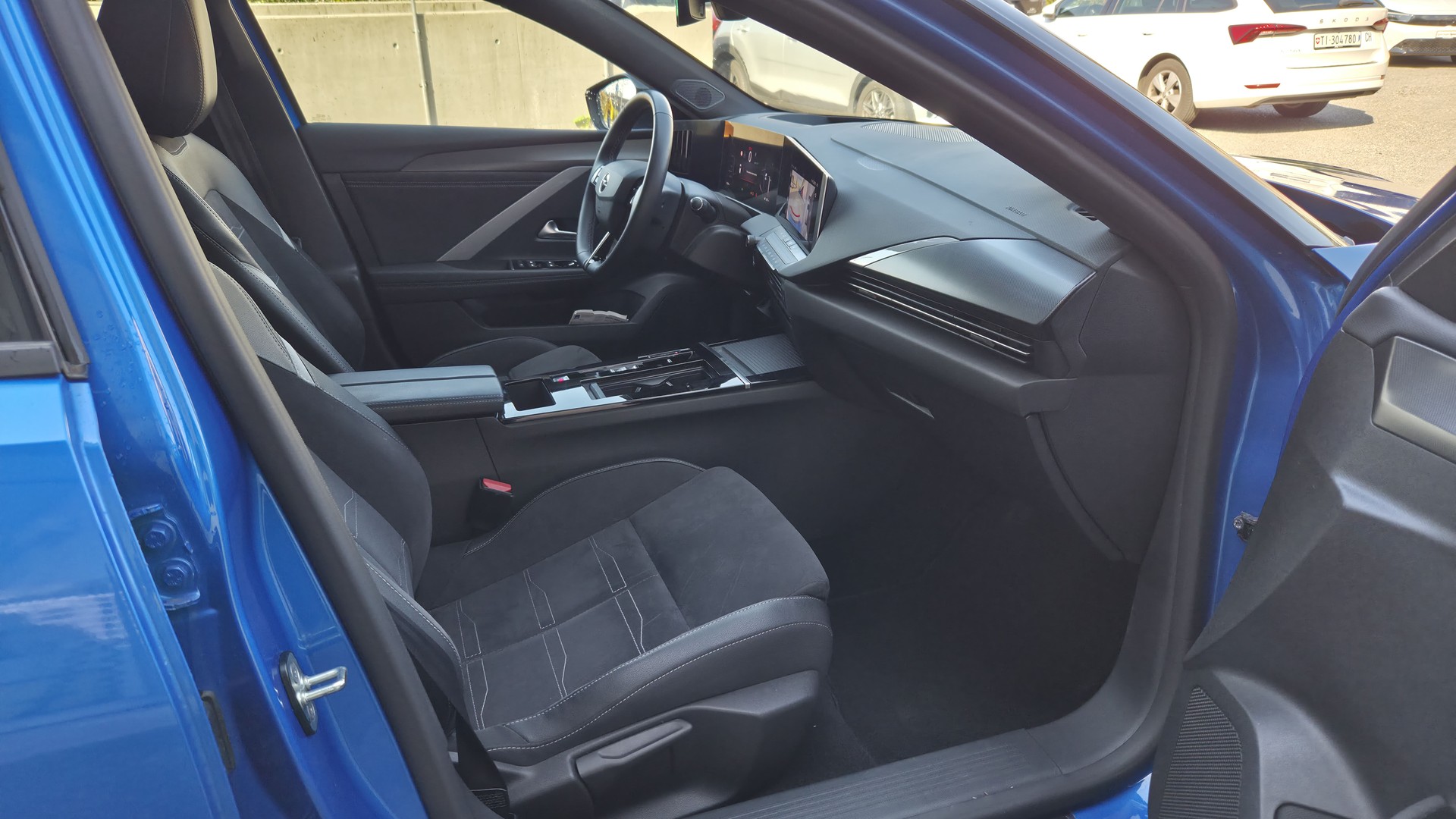 OPEL Astra 54 kWh Swiss Plus-image-12