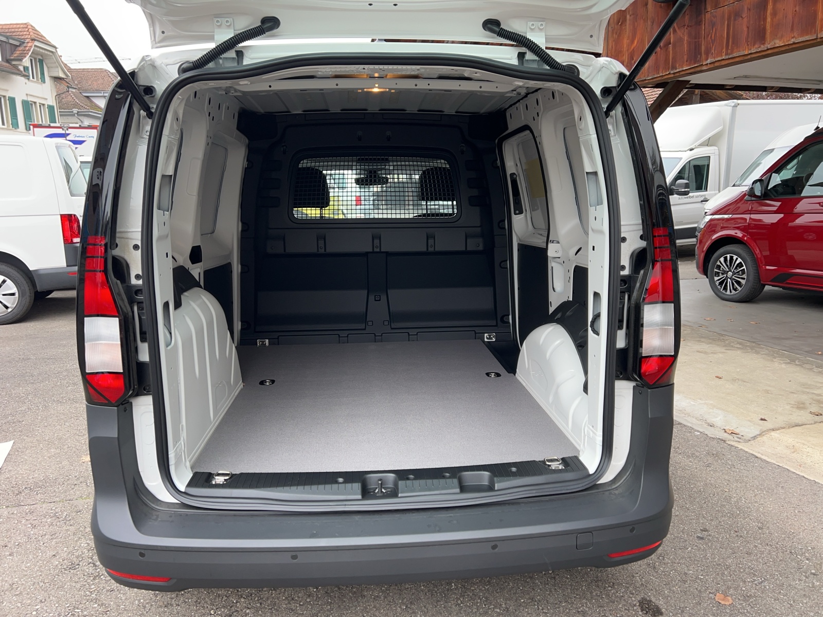 VW Caddy Cargo 1.5 TSI Entry-image-9