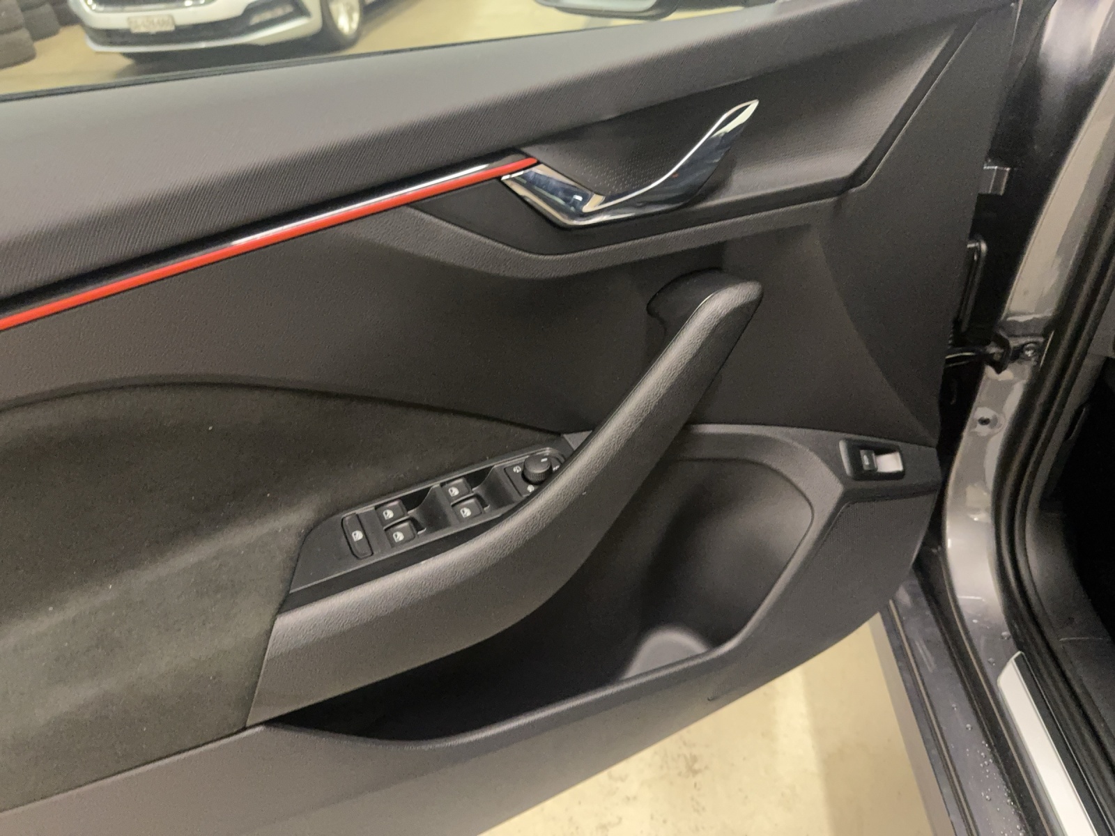 SKODA Kamiq 1.0 TSI Selection DSG-image-8