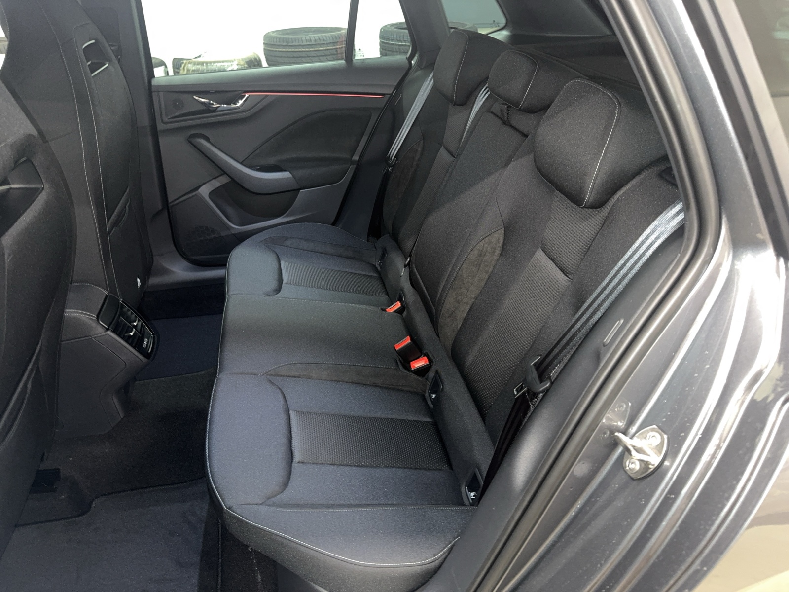 SKODA Kamiq 1.0 TSI Dynamic DSG-image-10