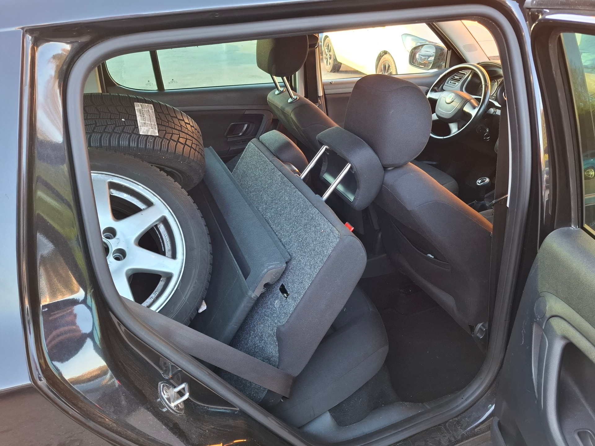 SKODA Fabia 1.2 TSI Ambition-image-8