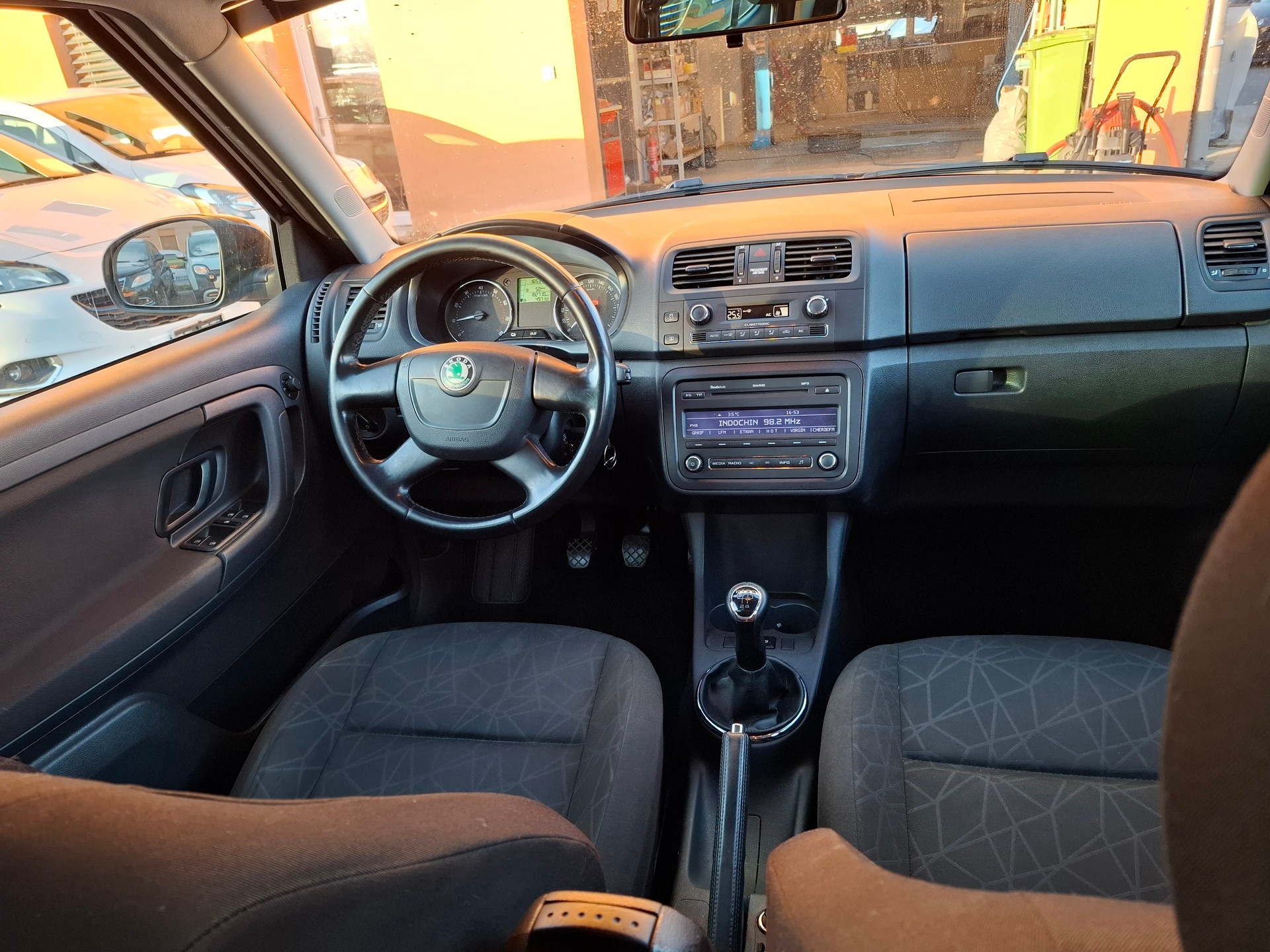 SKODA Fabia 1.2 TSI Ambition-image-9
