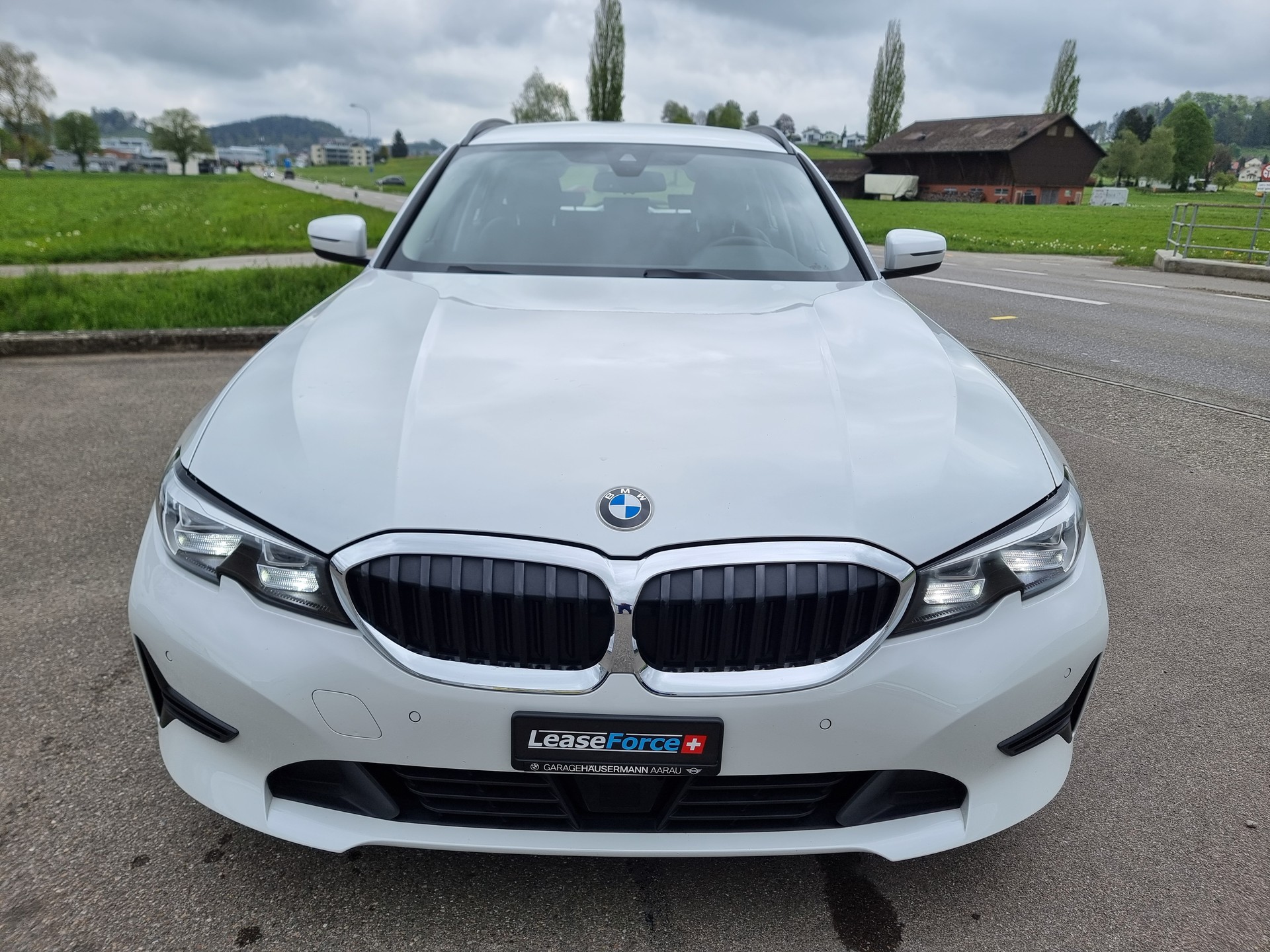 BMW 320d xDrive 48V Touring Steptronic-image-1