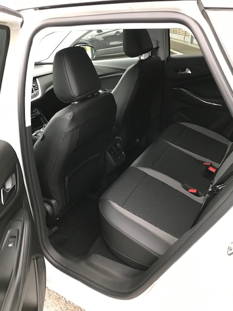 OPEL Grandland X 1.6 Hybrid4 Excellence Automatik-image-10