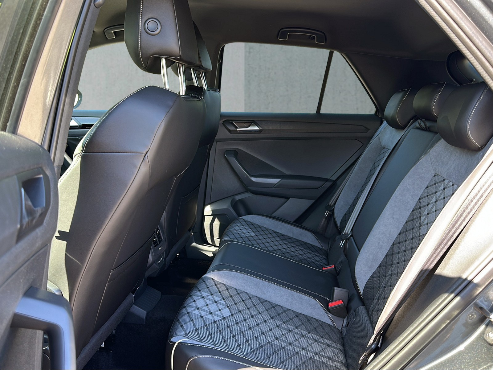 VW T-Roc 2.0 TSI R-Line DSG 4Motion-image-9