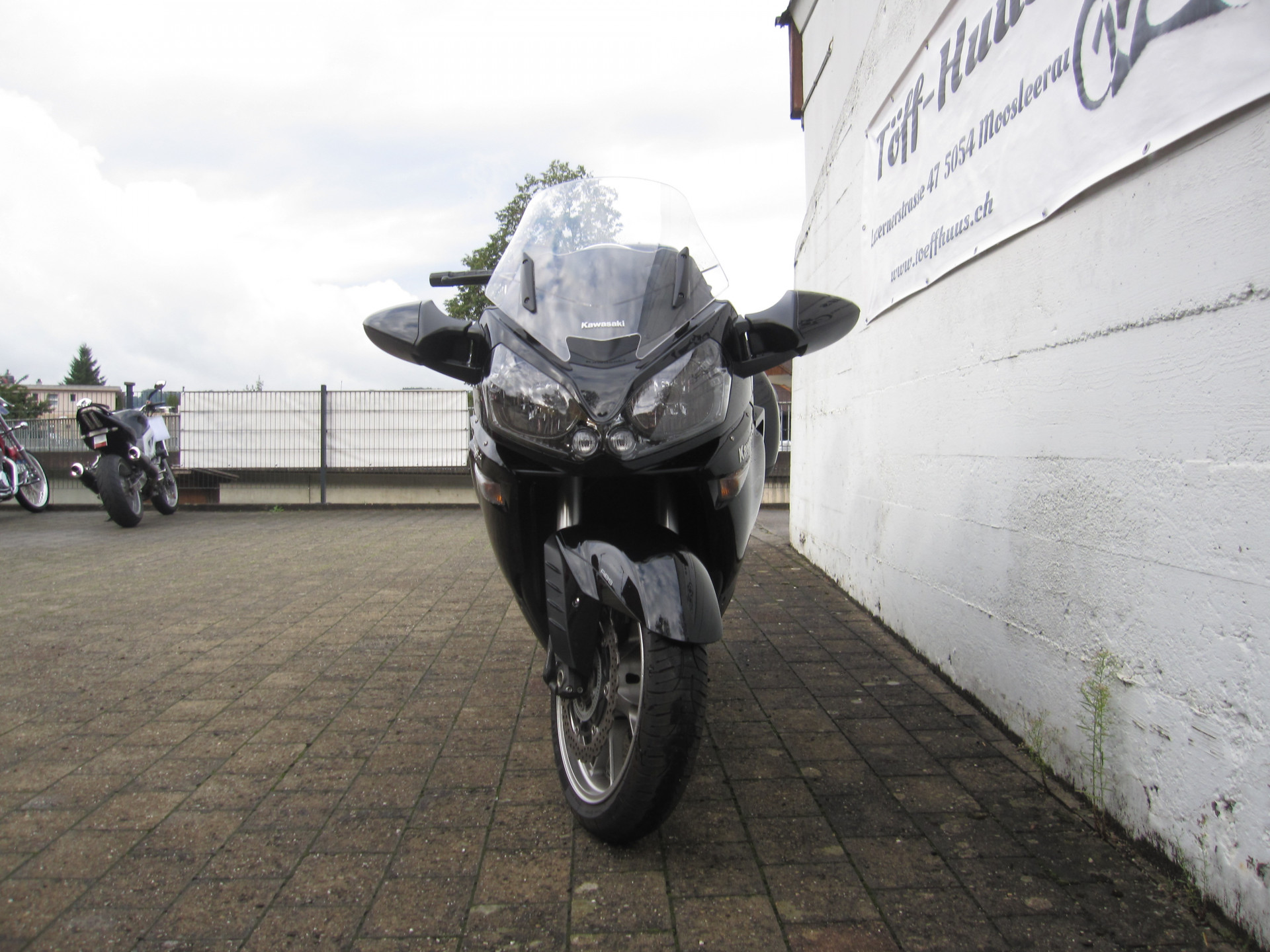 KAWASAKI 1400 GTR-showroom-element-1