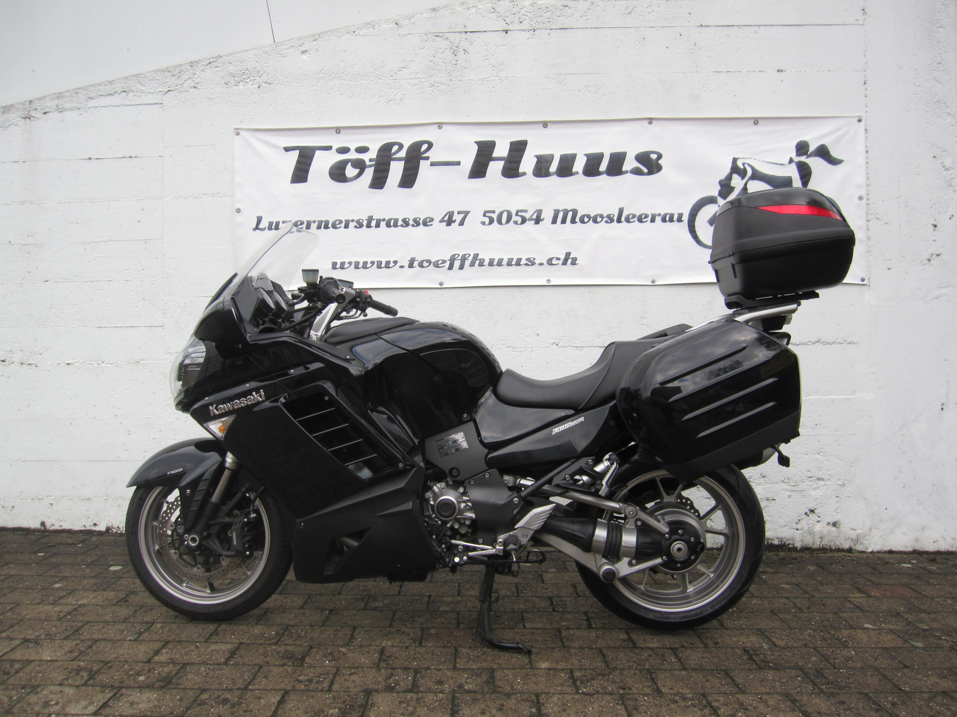 KAWASAKI 1400 GTR-showroom-element-2