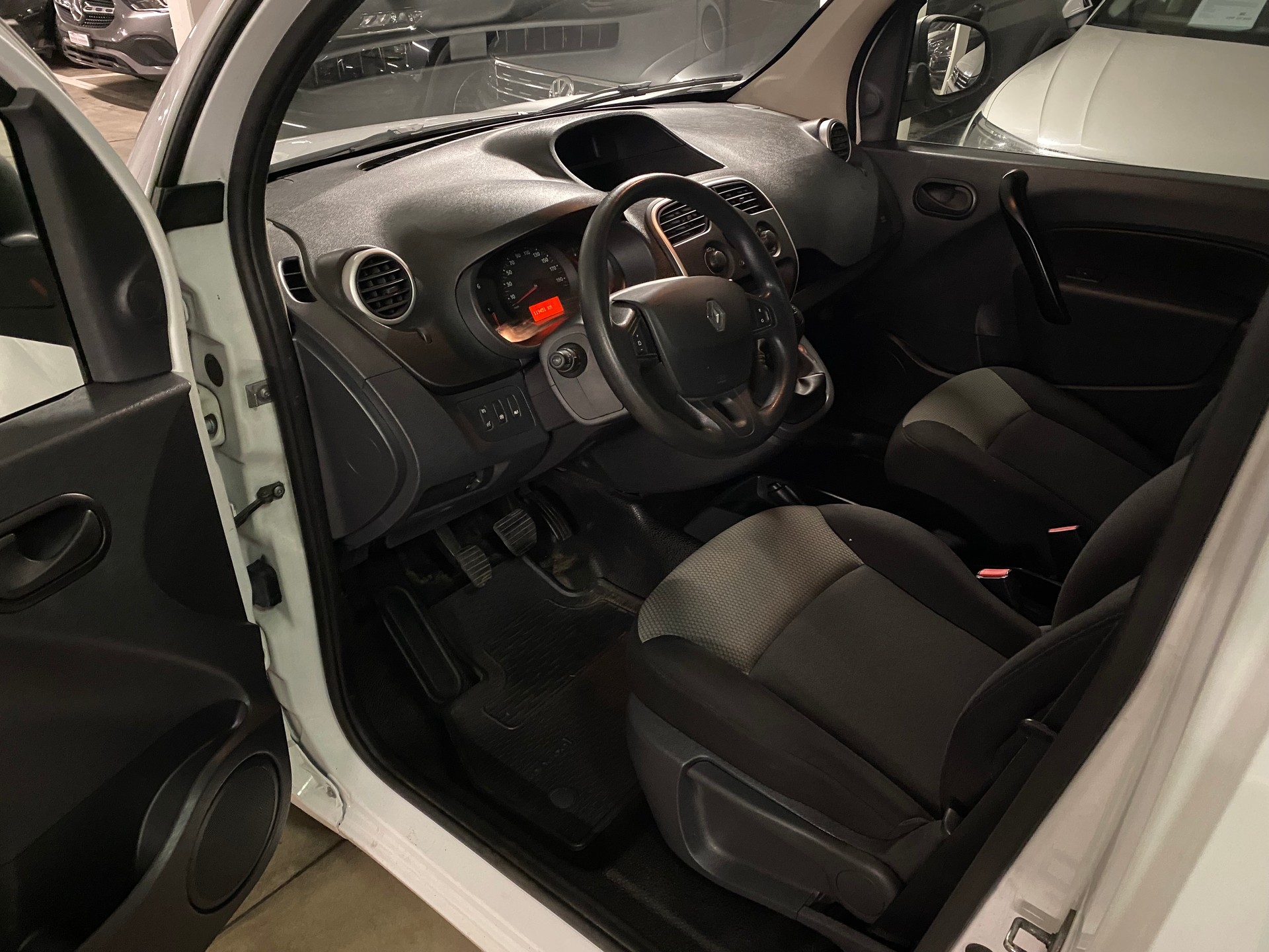 RENAULT Kangoo Maxi dCi 95 ENERGY Business 2 Pl./2 pl.-image-9