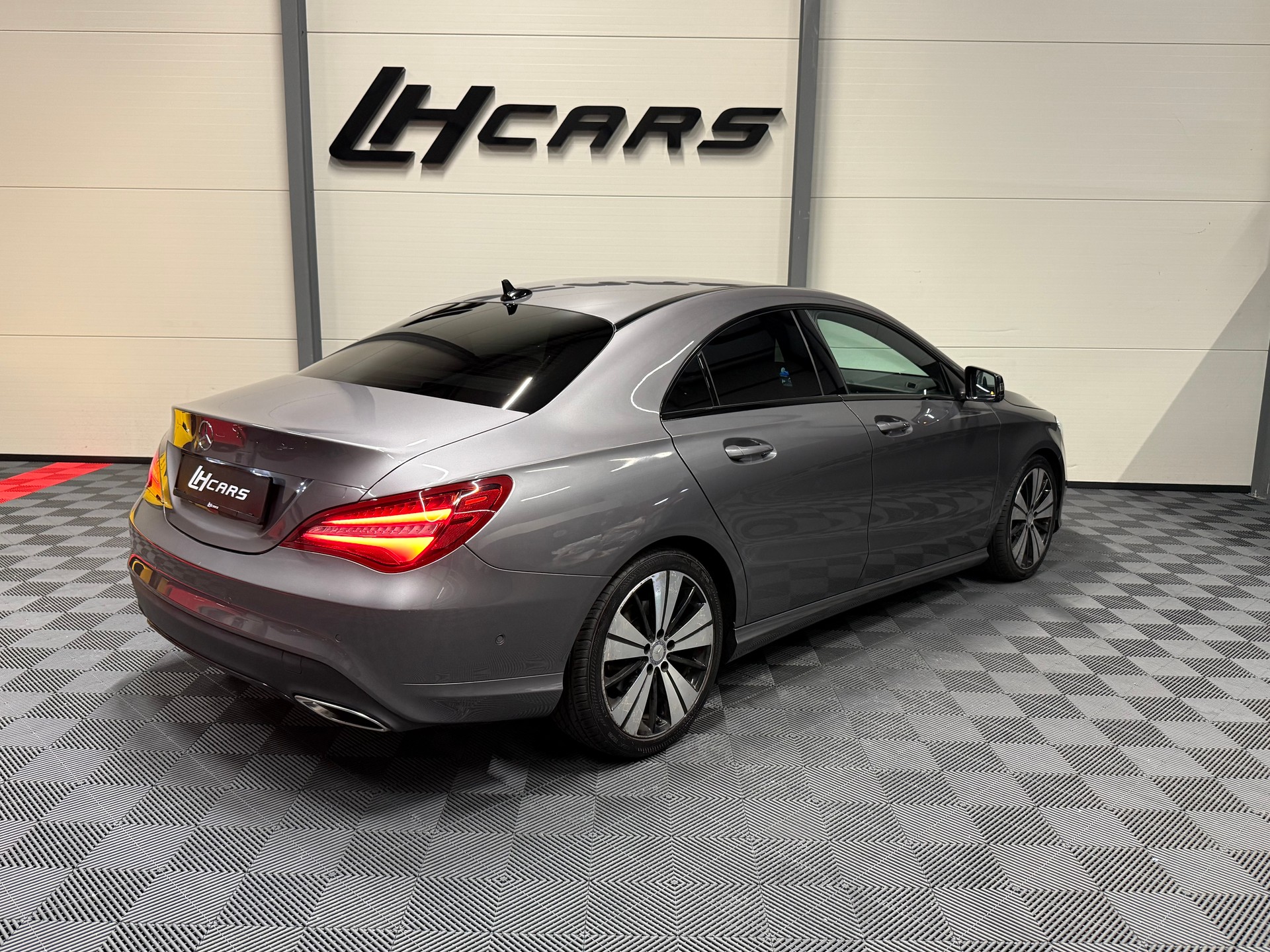 MERCEDES-BENZ CLA 200 d Urban 4 matic-image-3