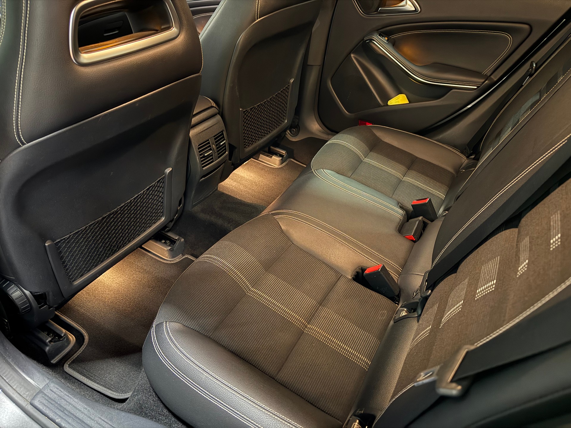 MERCEDES-BENZ CLA 200 d Urban 4 matic-image-10