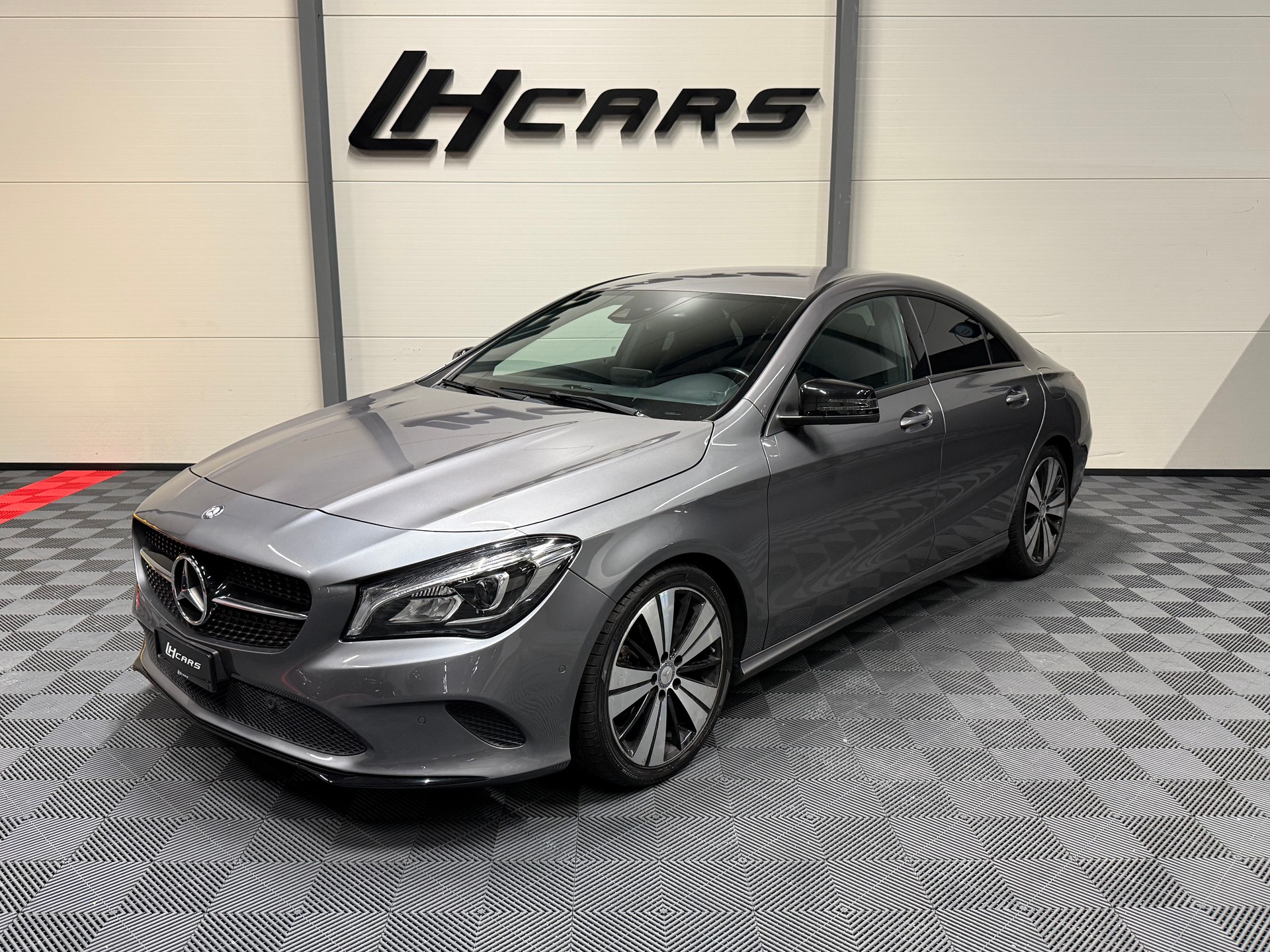 MERCEDES-BENZ CLA 200 d Urban 4 matic-image-0