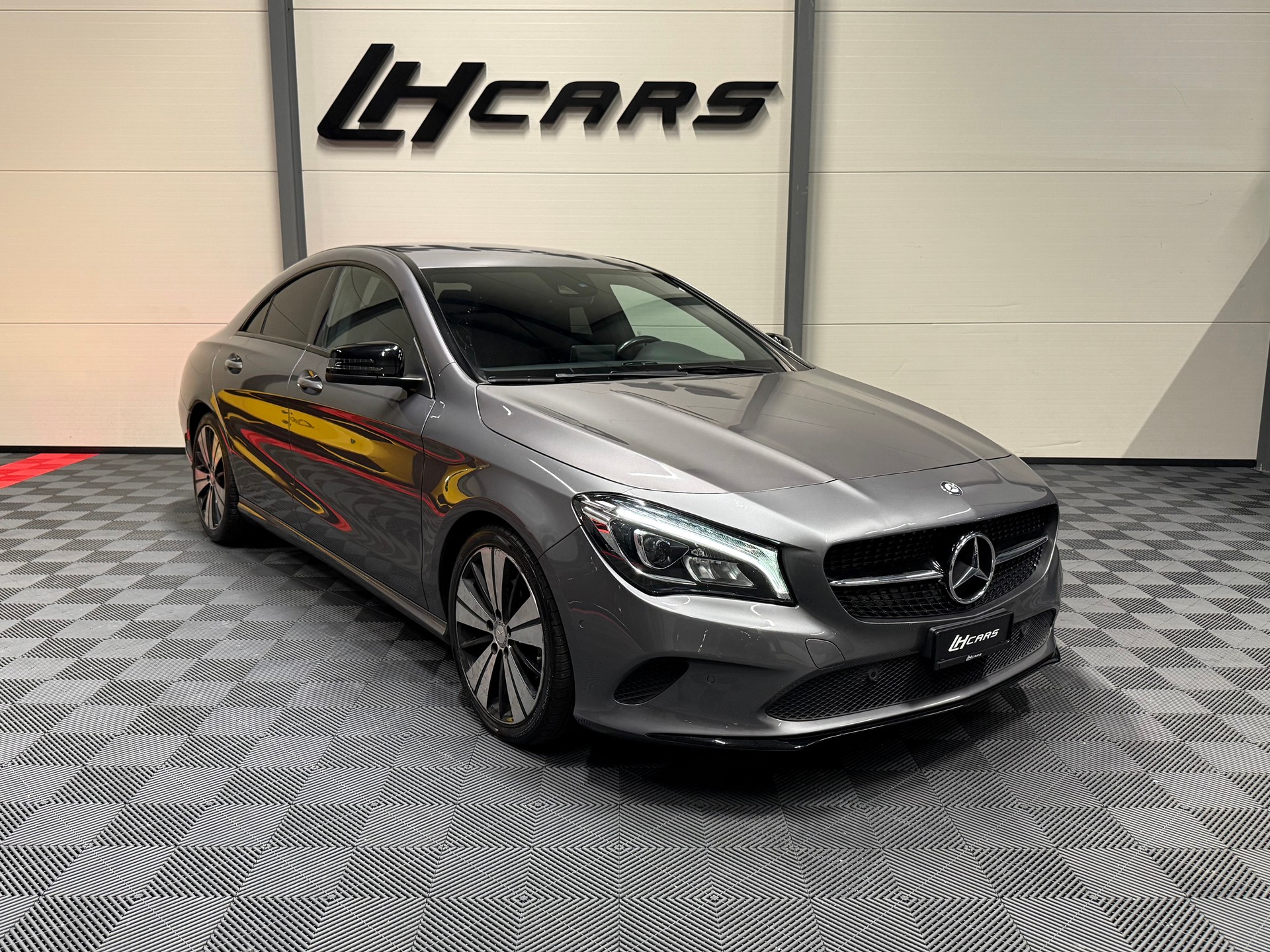 MERCEDES-BENZ CLA 200 d Urban 4 matic-image-4