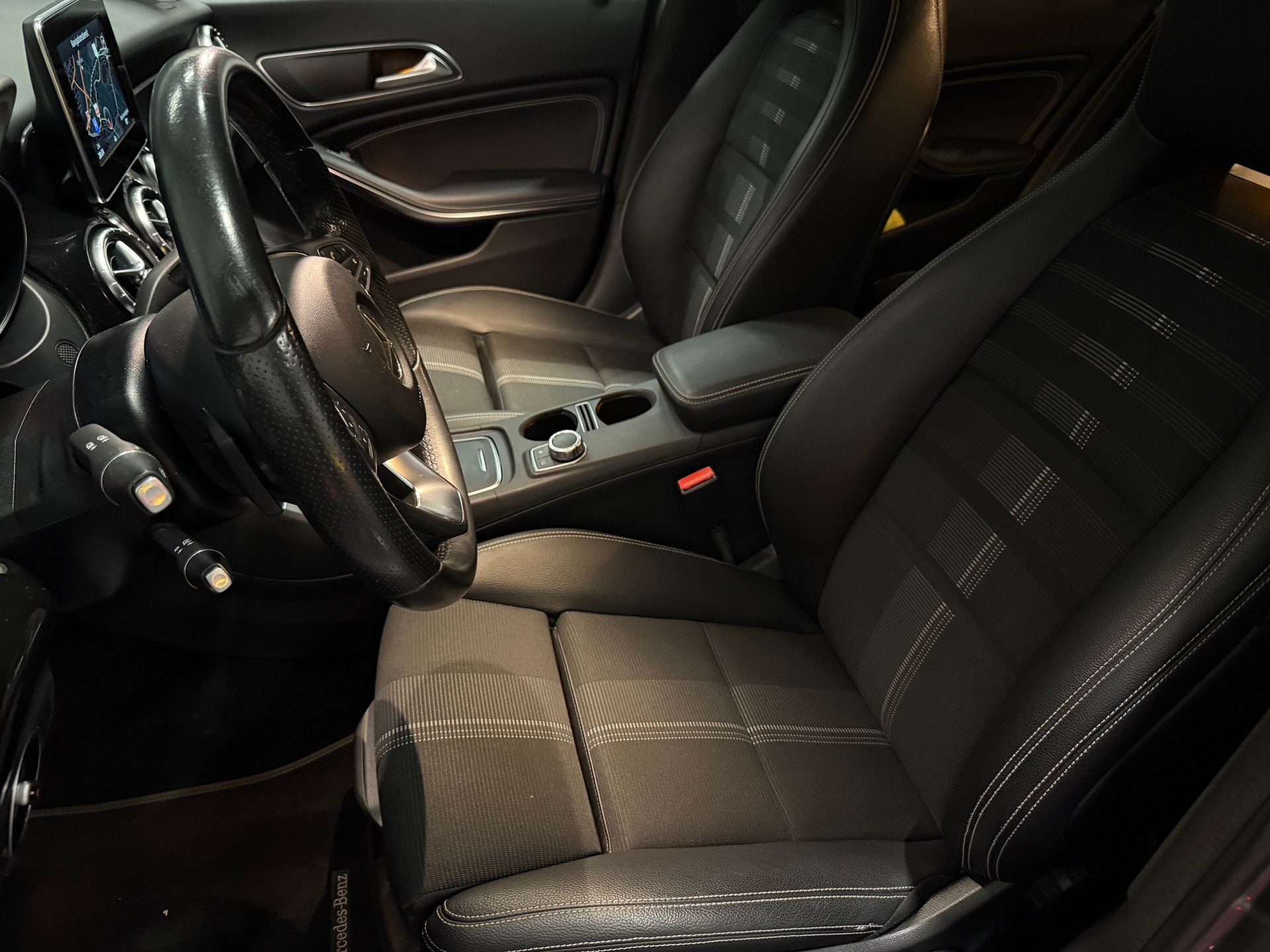 MERCEDES-BENZ CLA 200 d Urban 4 matic-image-8