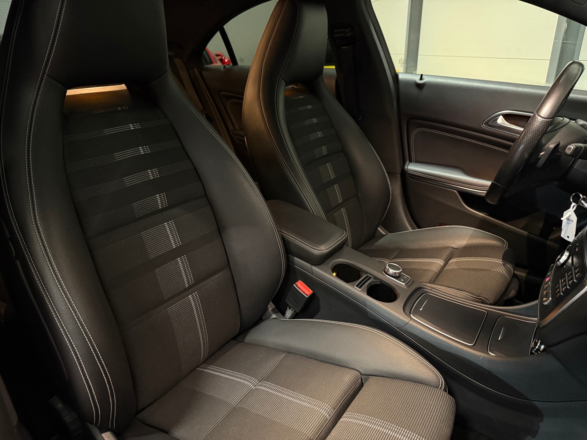 MERCEDES-BENZ CLA 200 d Urban 4 matic-image-11