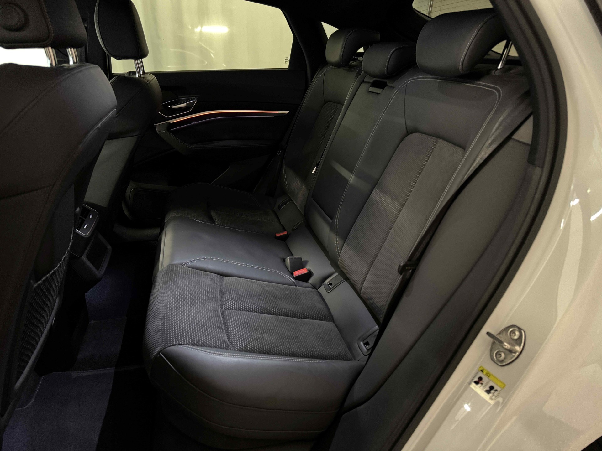 AUDI e-tron 50 Sportback Advanced quattro-image-10