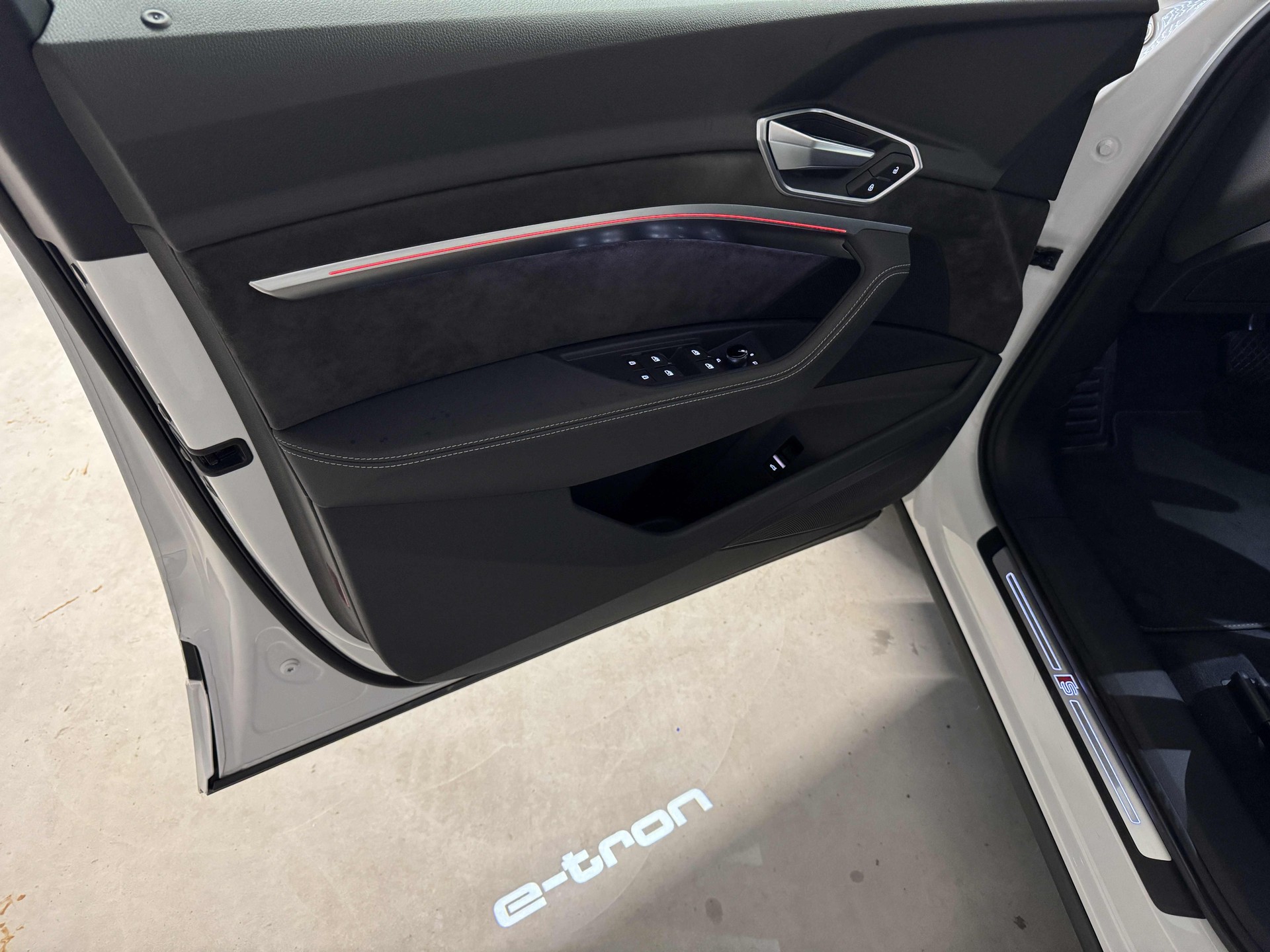 AUDI e-tron 50 Sportback Advanced quattro-image-12