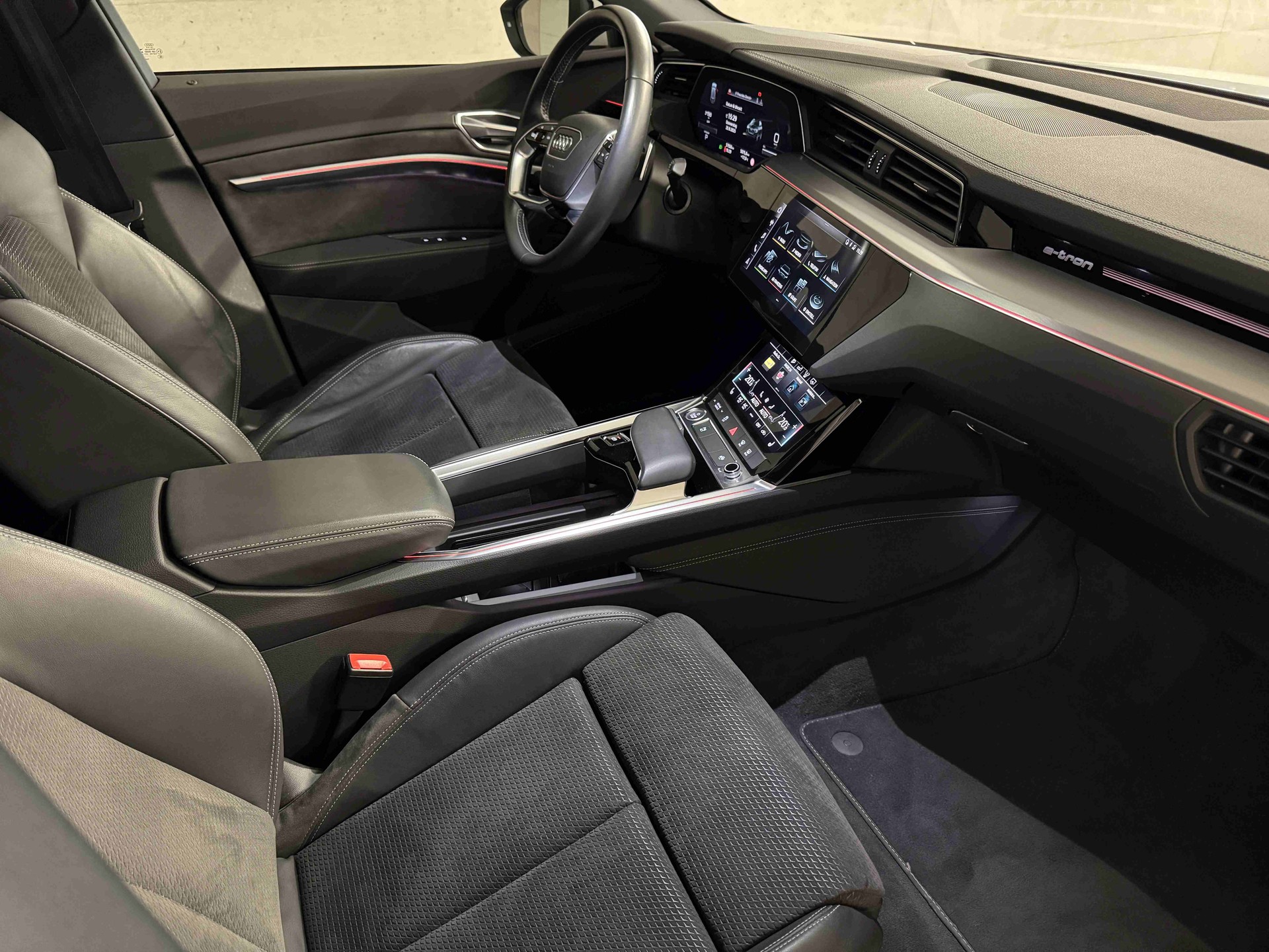 AUDI e-tron 50 Sportback Advanced quattro-image-9