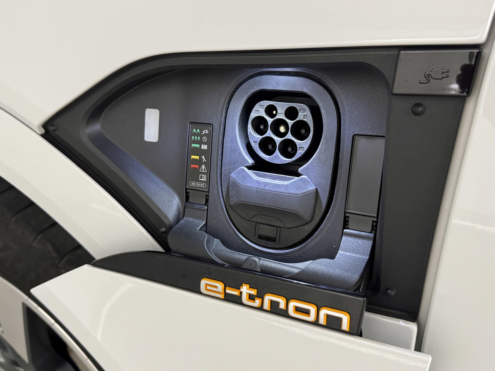 AUDI e-tron 50 Sportback Advanced quattro-image-11