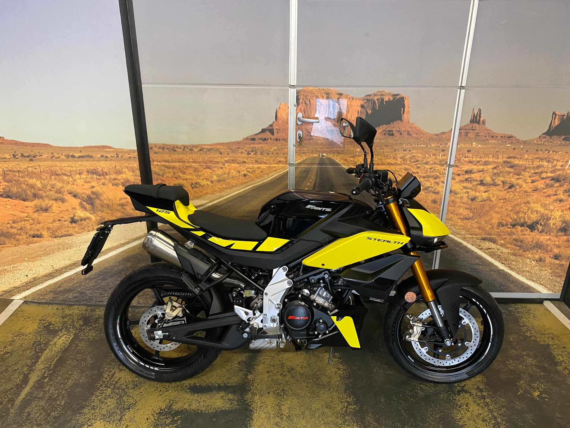 FANTIC STEALTH 125