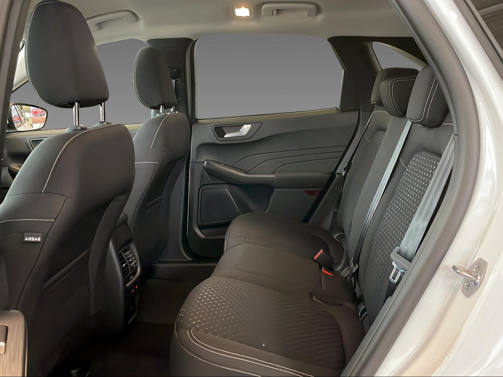 FORD Kuga 2.5 Hybrid Titanium 4x4-image-10
