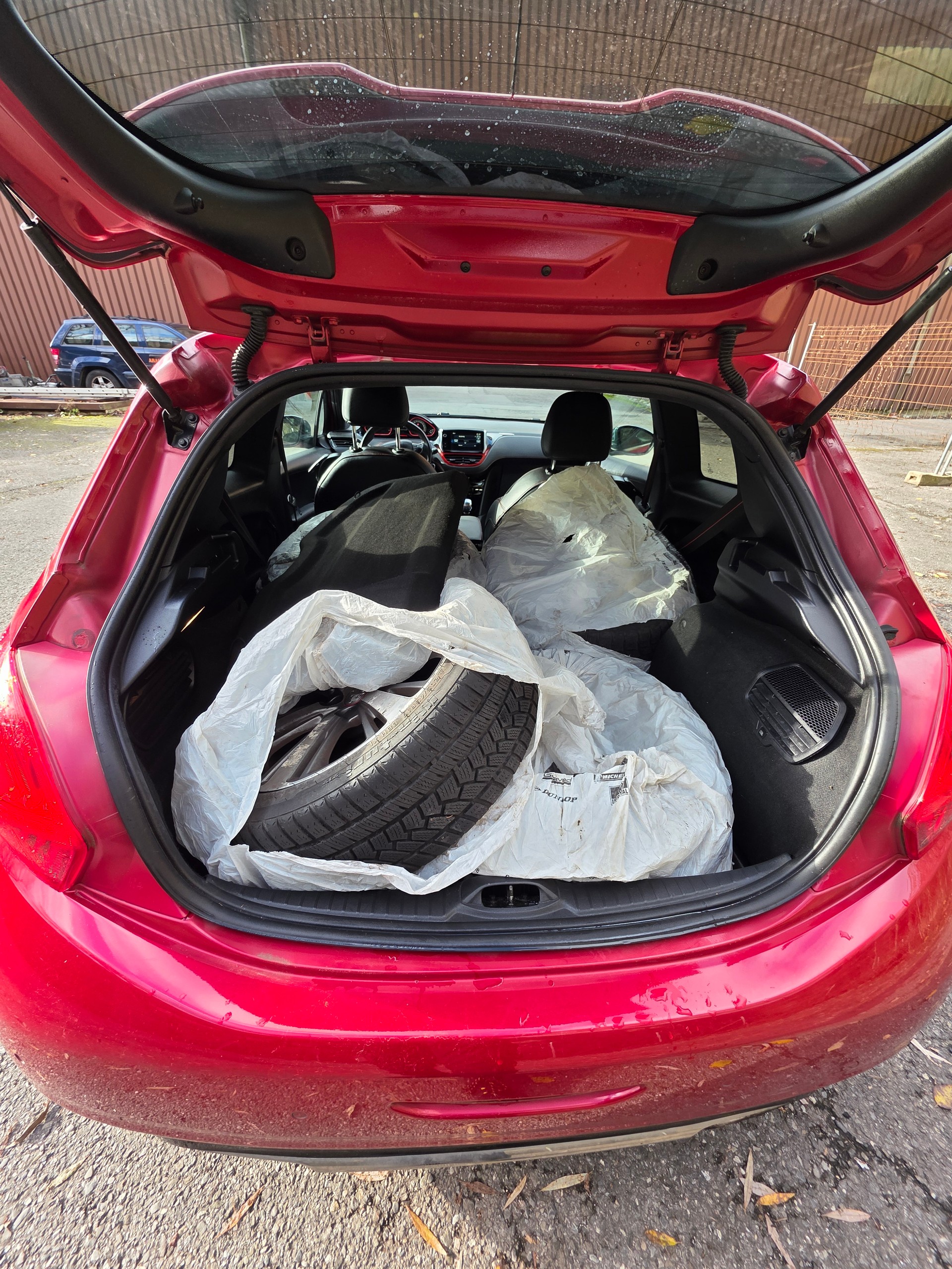 PEUGEOT 208 1.6 Turbo GTi-image-5