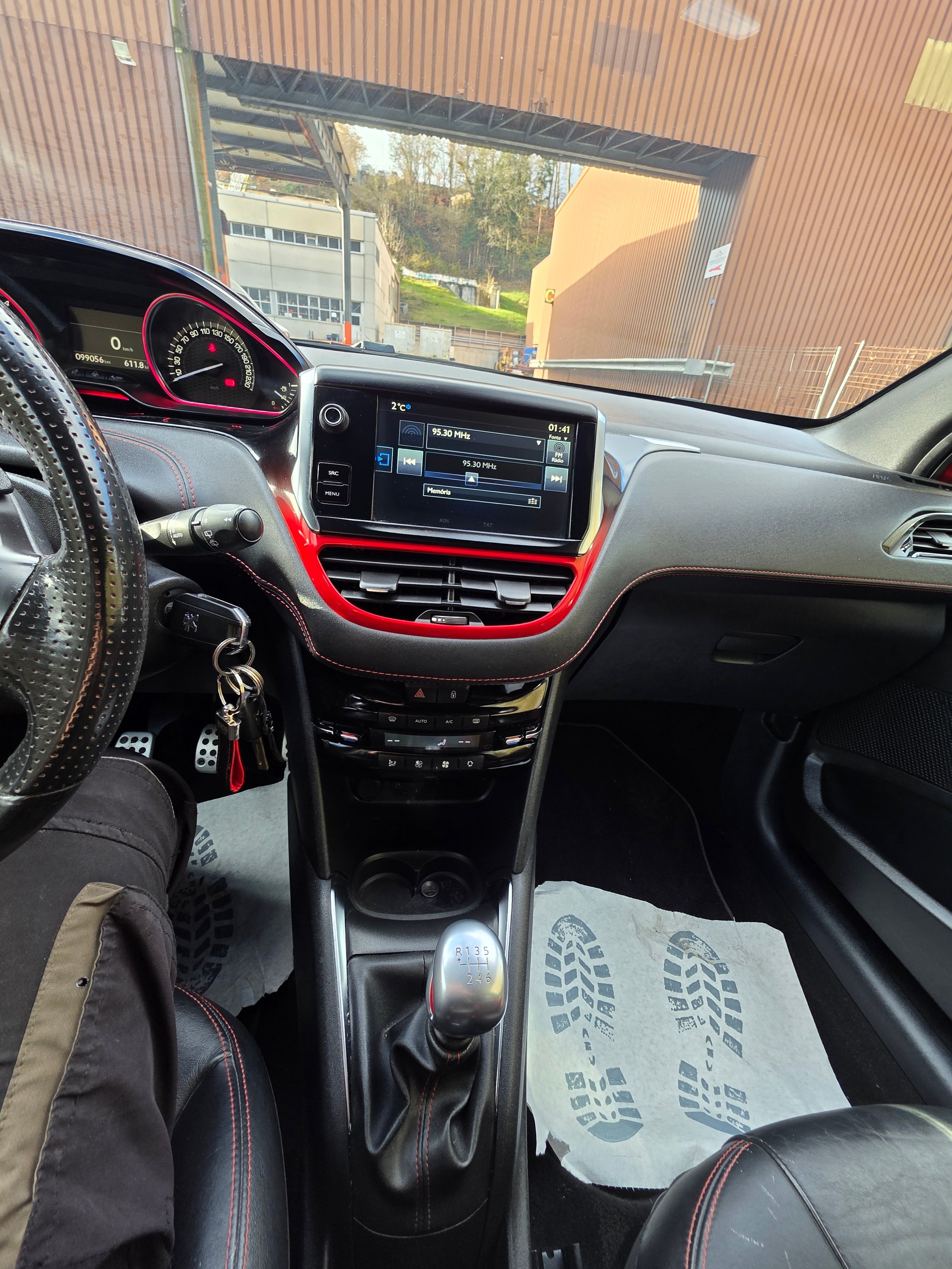 PEUGEOT 208 1.6 Turbo GTi-image-8