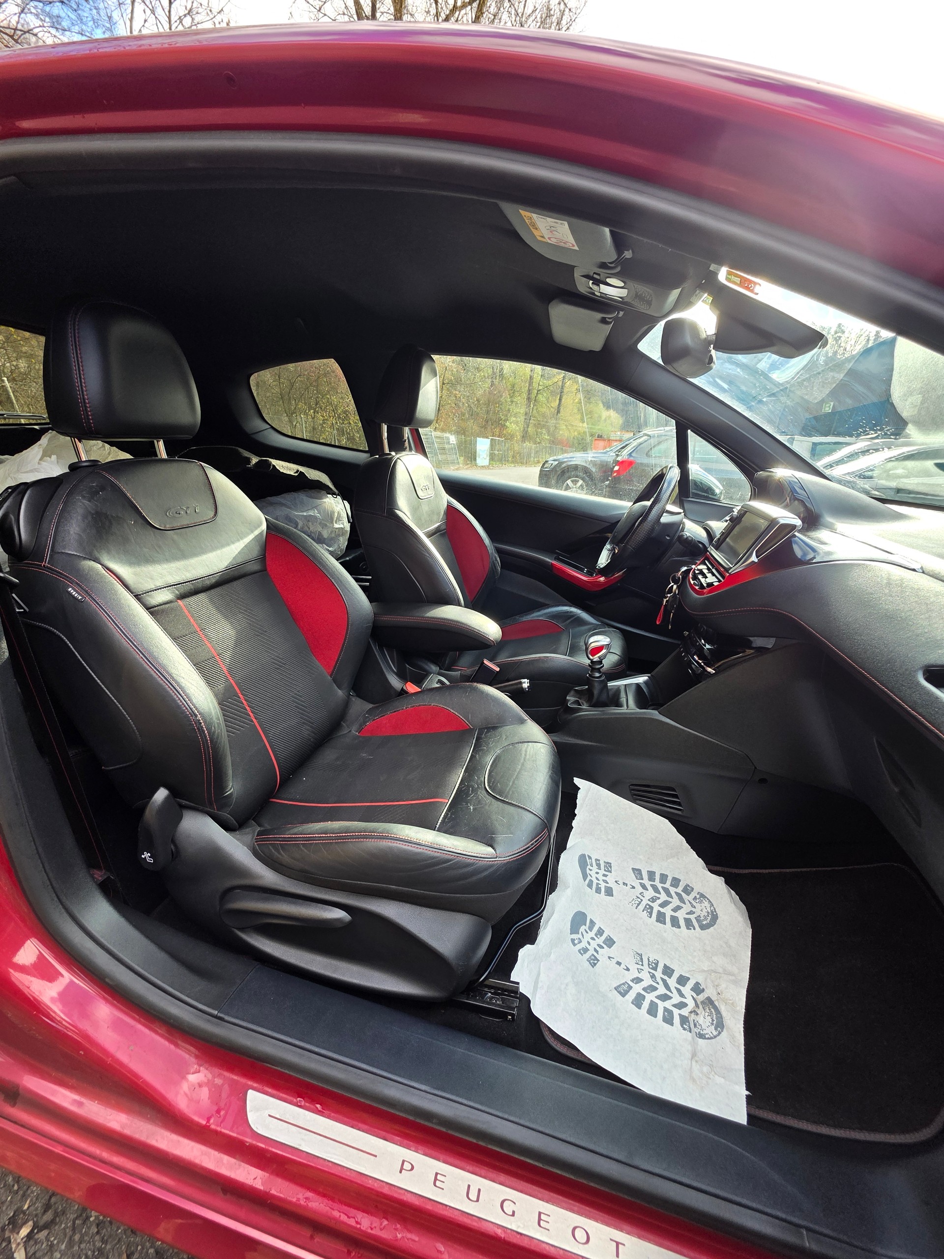 PEUGEOT 208 1.6 Turbo GTi-image-4