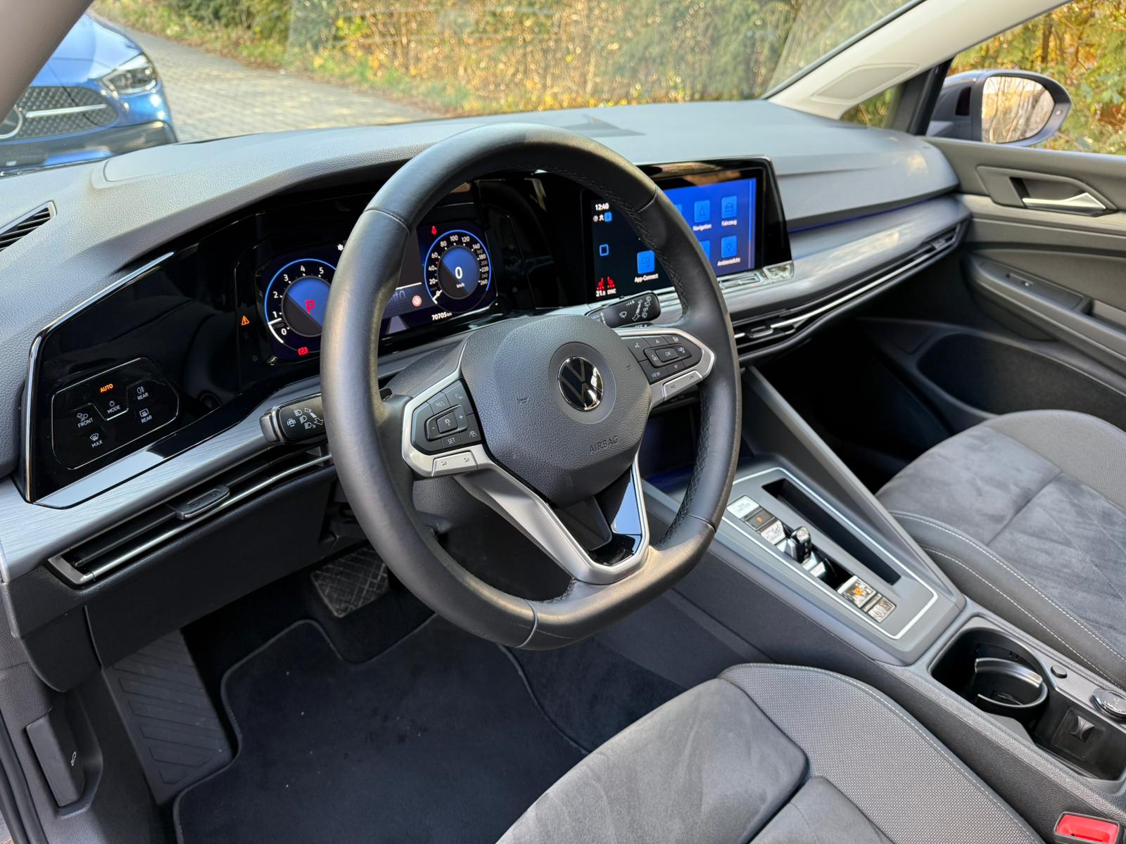 VW Golf 1.5 eTSI mHEV ACT Style DSG-image-11