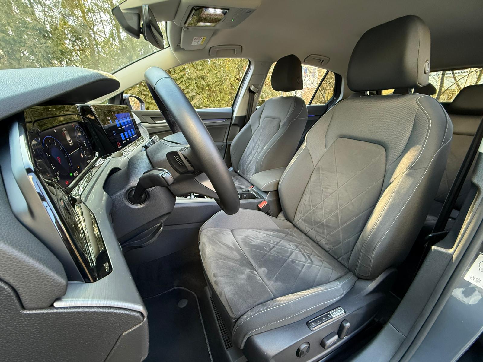 VW Golf 1.5 eTSI mHEV ACT Style DSG-image-12