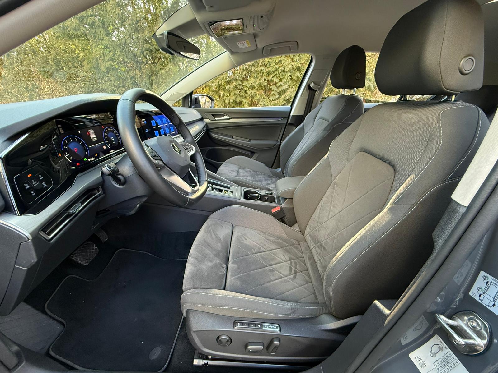 VW Golf 1.5 eTSI mHEV ACT Style DSG-image-9