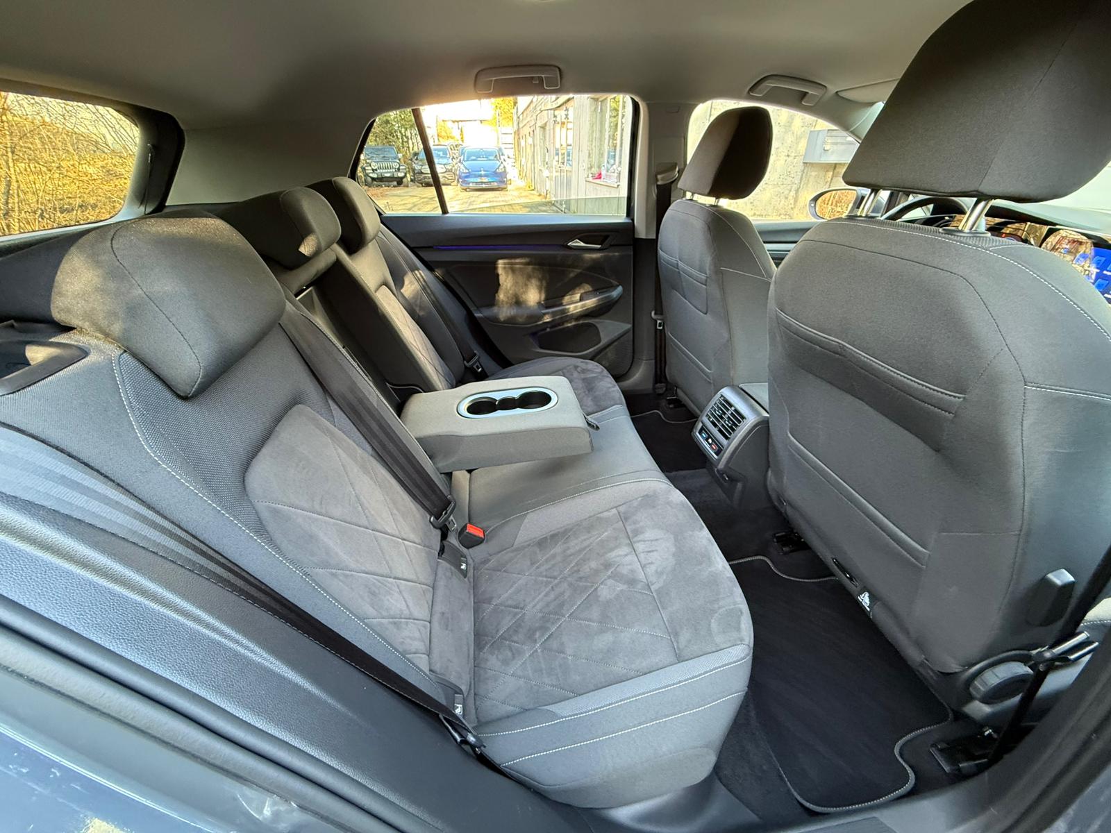 VW Golf 1.5 eTSI mHEV ACT Style DSG-image-17