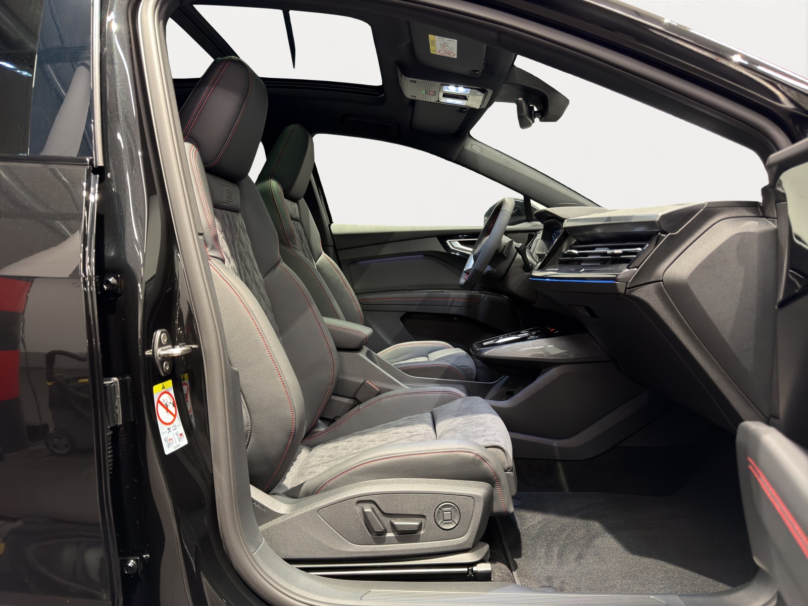 AUDI Q4 Sportback 45 e-tron quattro Edition Swiss-Ski-image-4