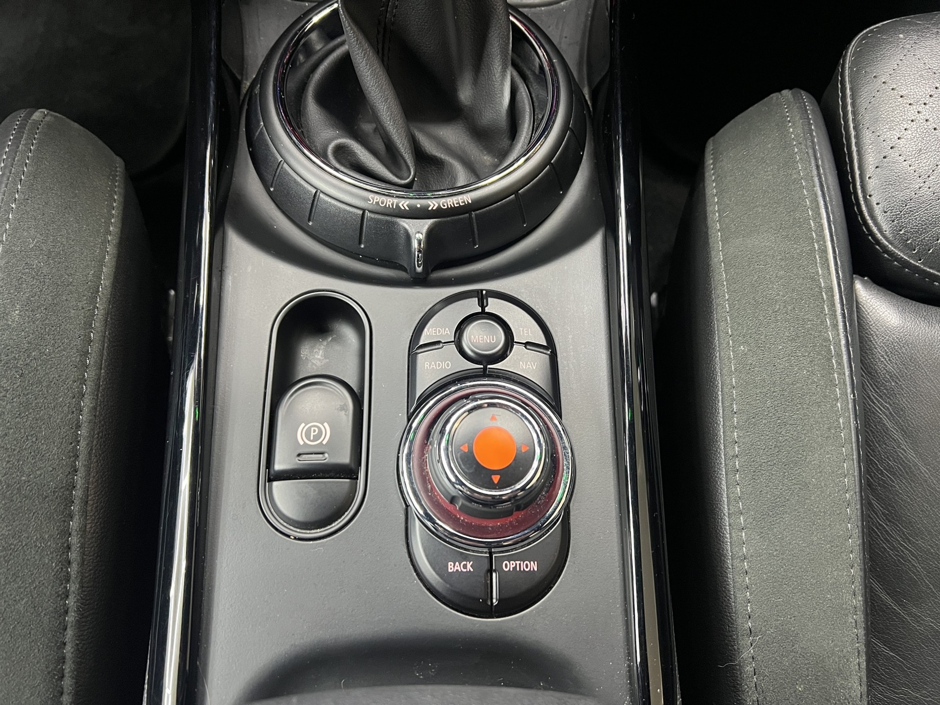 MINI Clubman Cooper SD ALL4 Steptronic-image-13