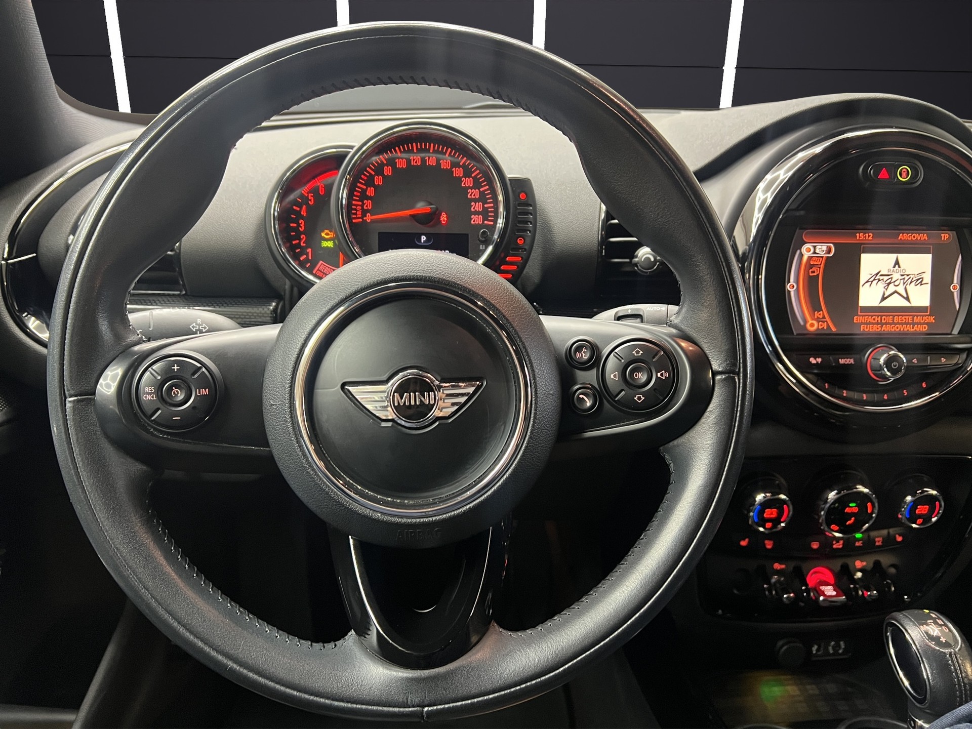 MINI Clubman Cooper SD ALL4 Steptronic-image-8