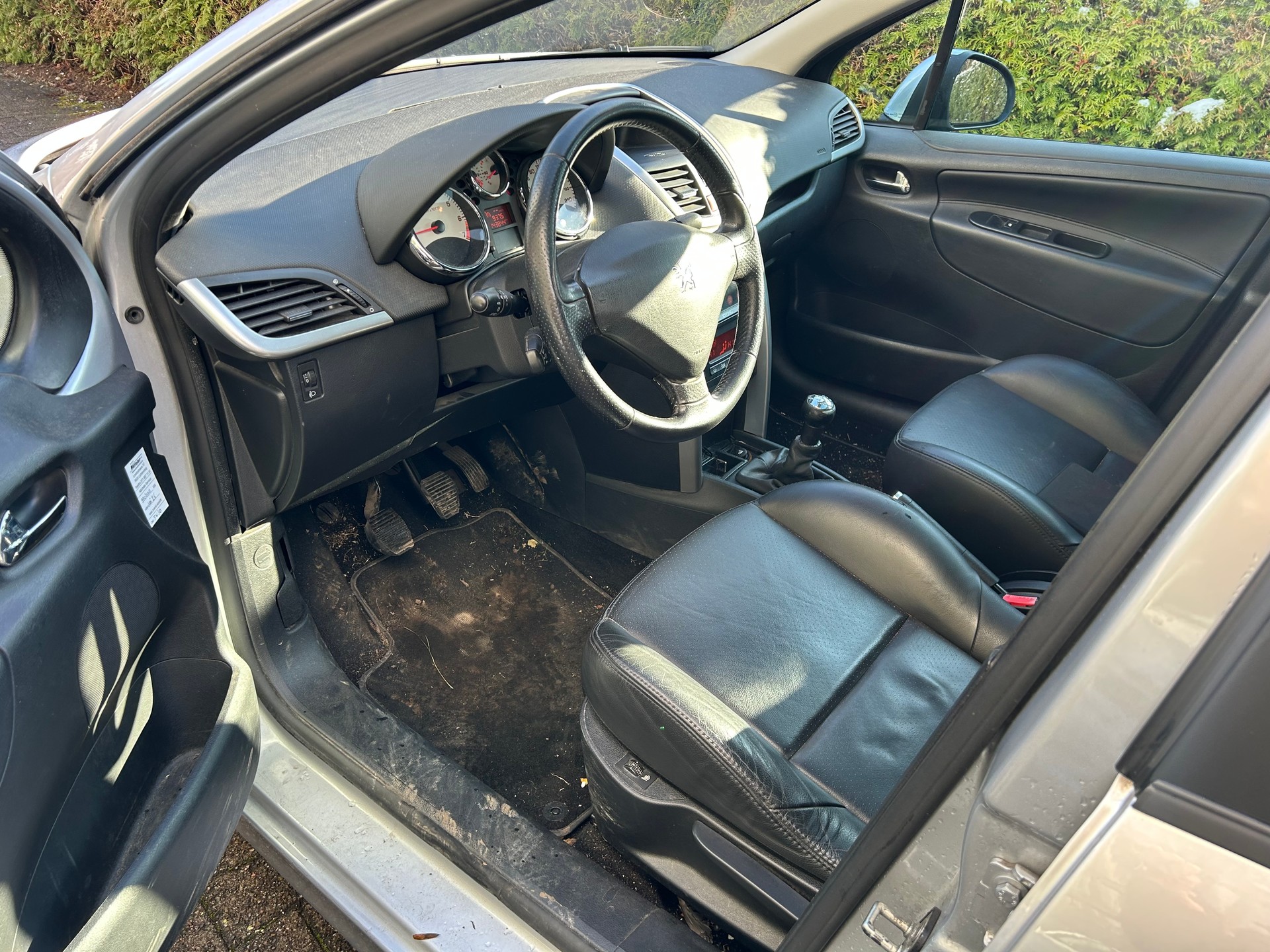 PEUGEOT 207 1.6 16V Black&Silver-image-13