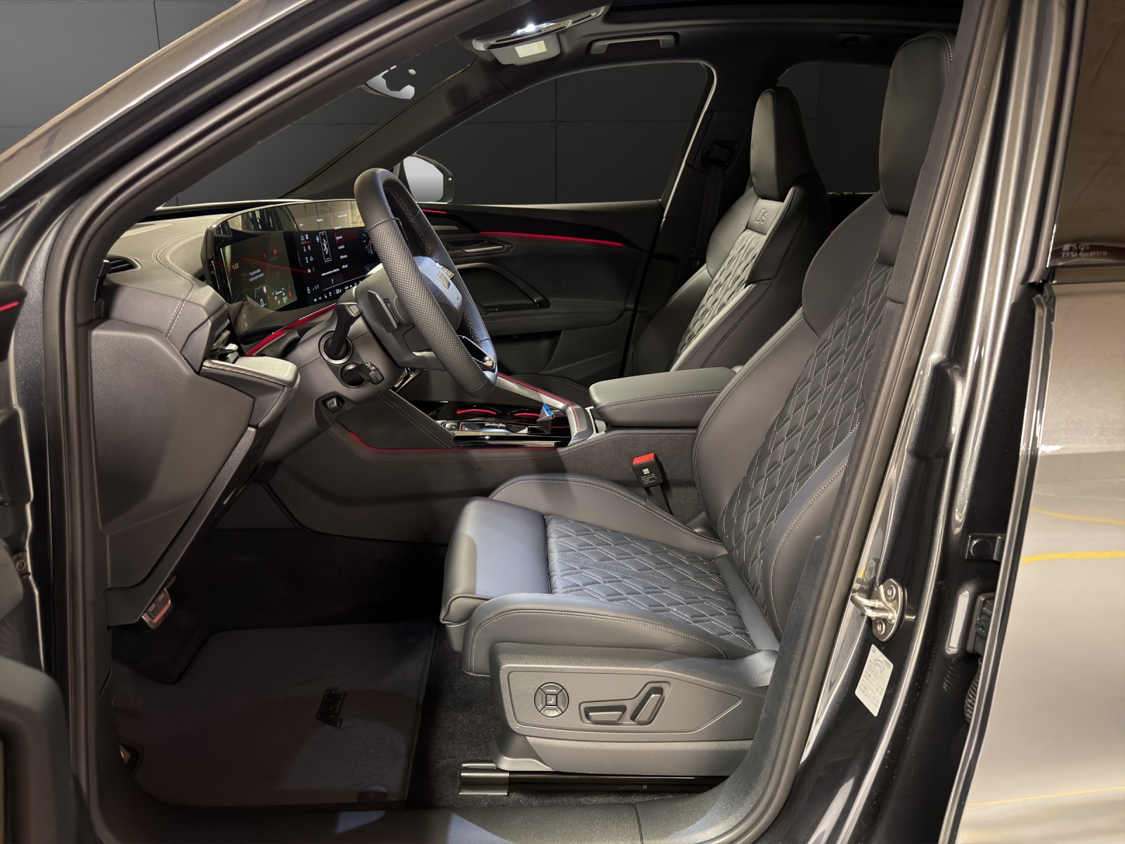 AUDI SQ5 TFSI quattro S-tronic-image-18
