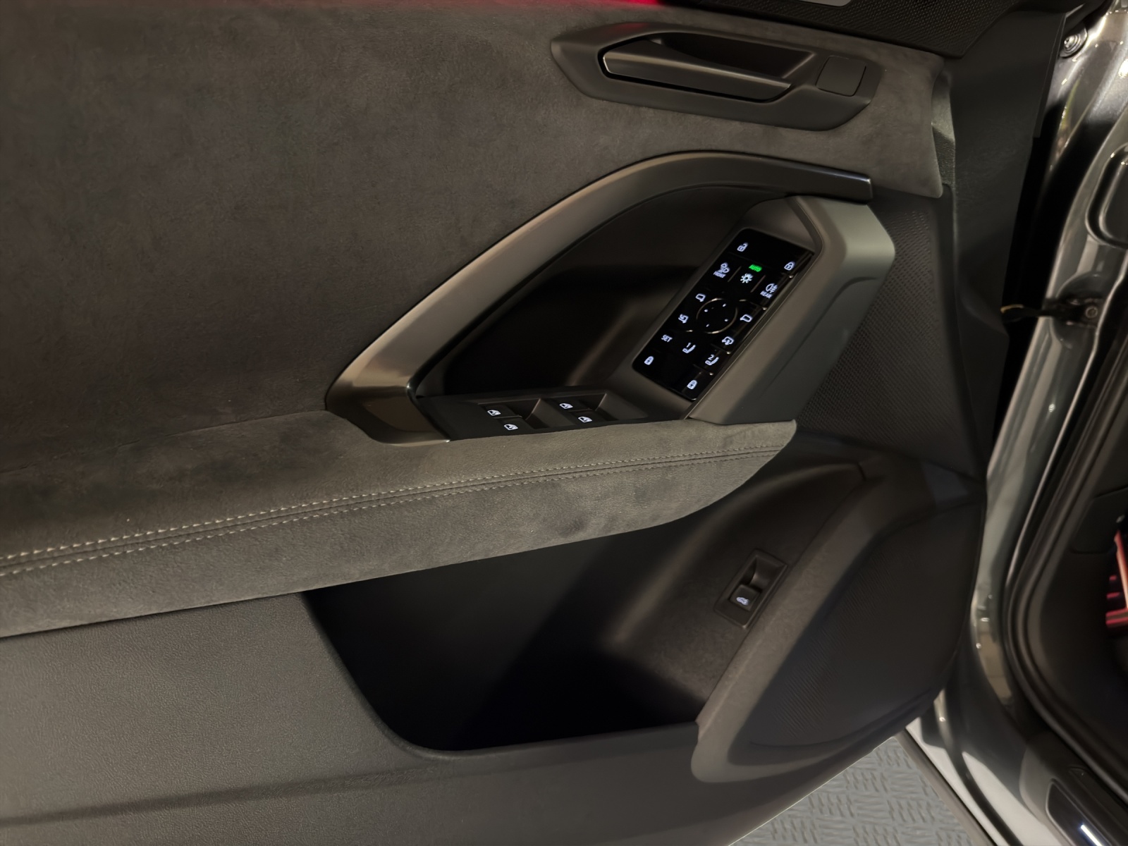 AUDI SQ5 TFSI quattro S-tronic-image-19