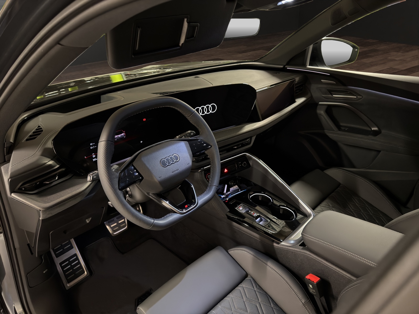 AUDI SQ5 TFSI quattro S-tronic-image-8