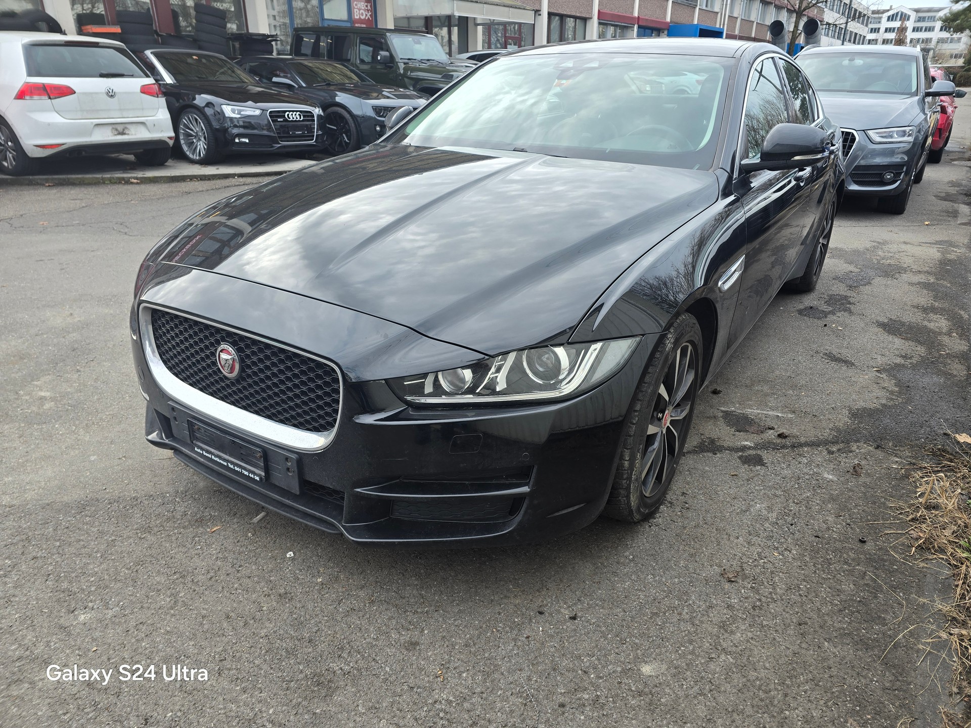 JAGUAR XE E-Performance 20d R-Sport Automatic-image-3