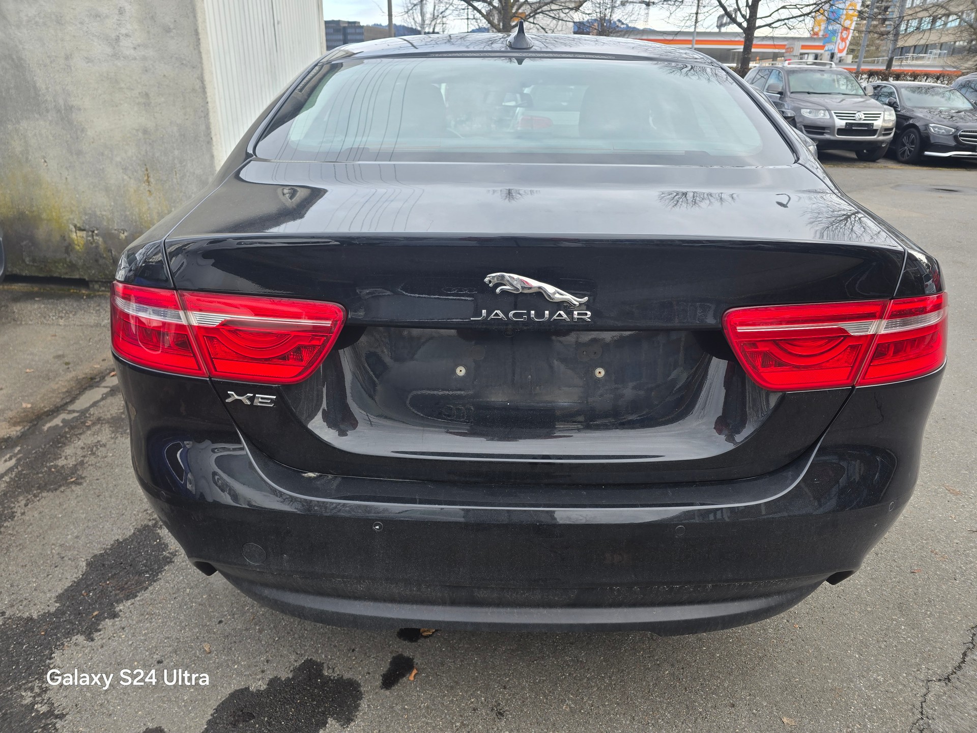 JAGUAR XE E-Performance 20d R-Sport Automatic-image-4