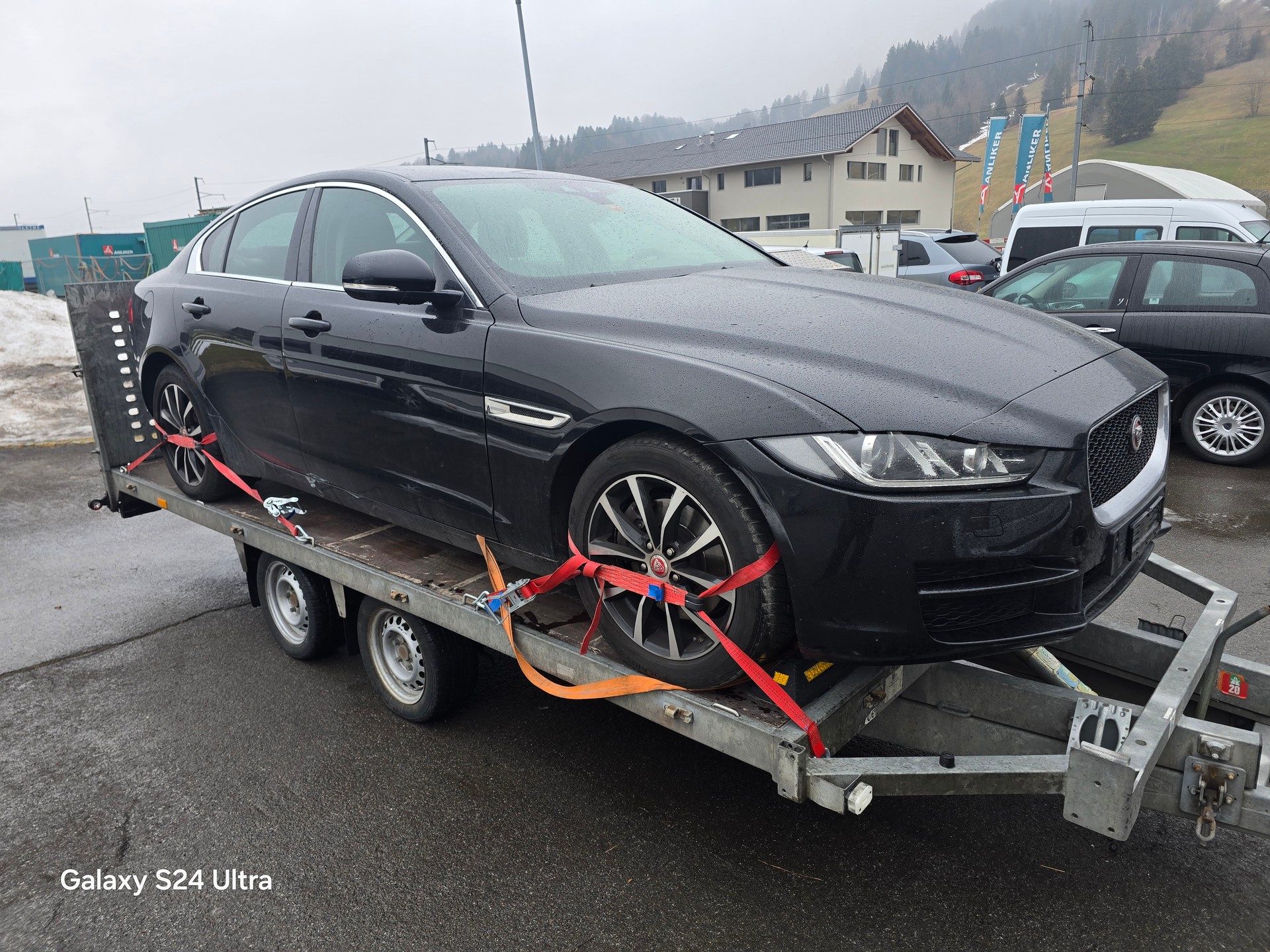 JAGUAR XE E-Performance 20d R-Sport Automatic-image-1