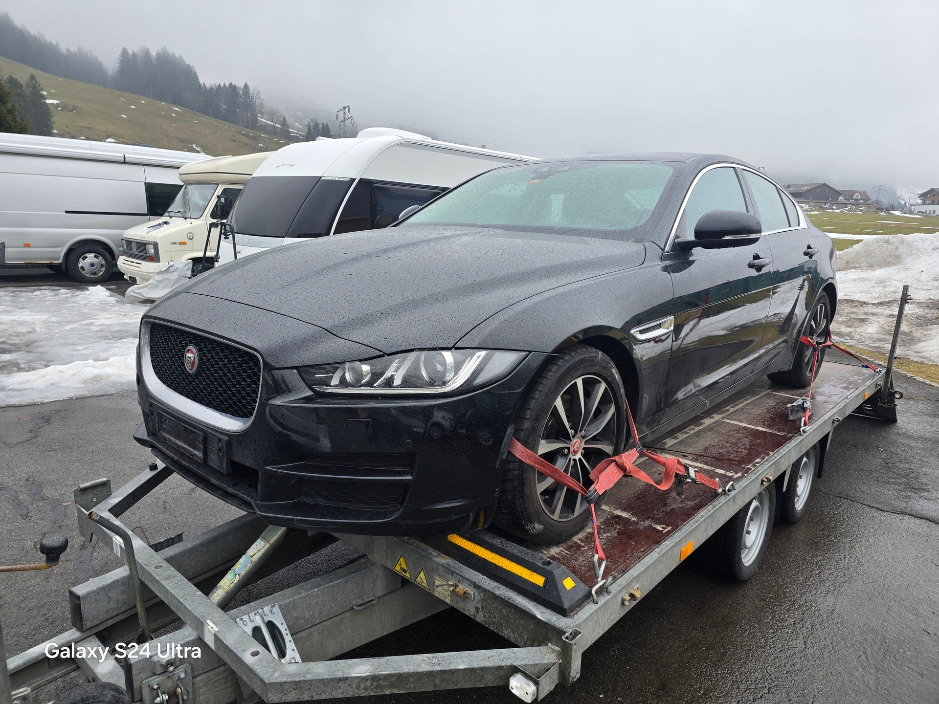 JAGUAR XE E-Performance 20d R-Sport Automatic-image-15