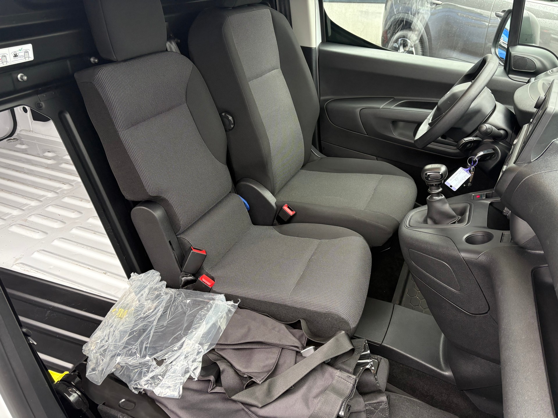 PEUGEOT Partner Kaw. 650 Standard 1.2 PureTech 110 S/S-image-6
