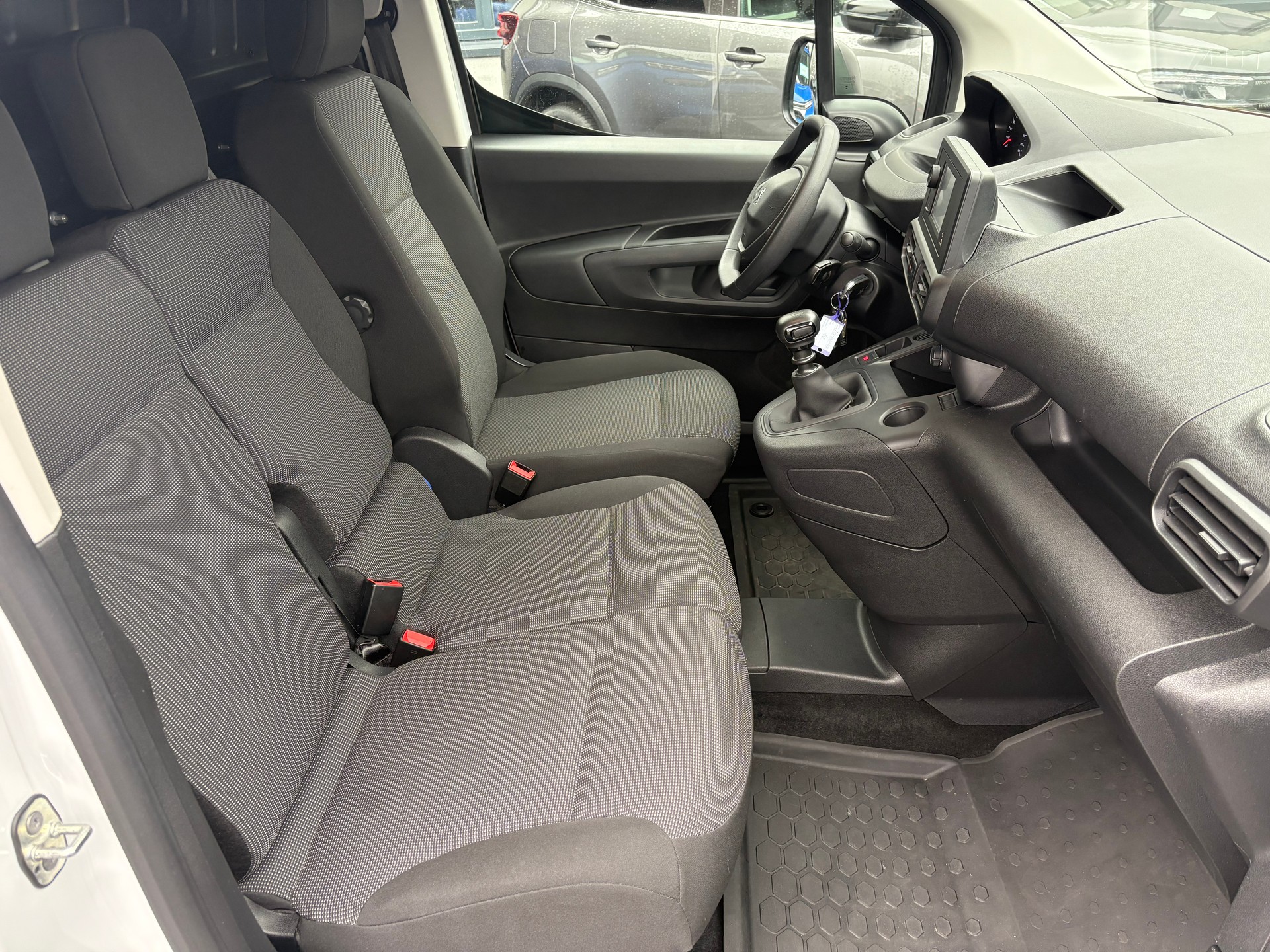 PEUGEOT Partner Kaw. 650 Standard 1.2 PureTech 110 S/S-image-5
